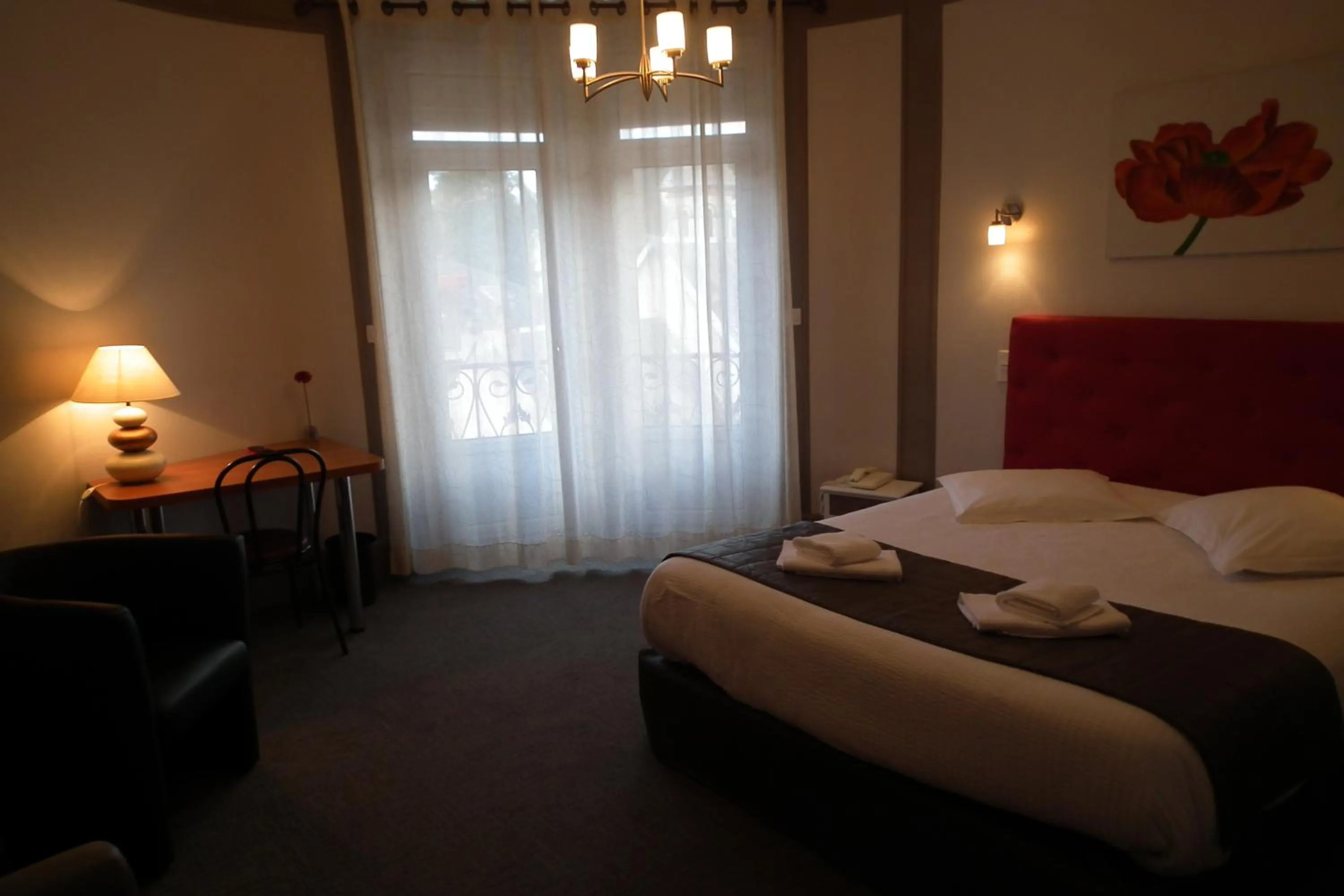 Bedroom, Bed in Hôtel de l'Aviation