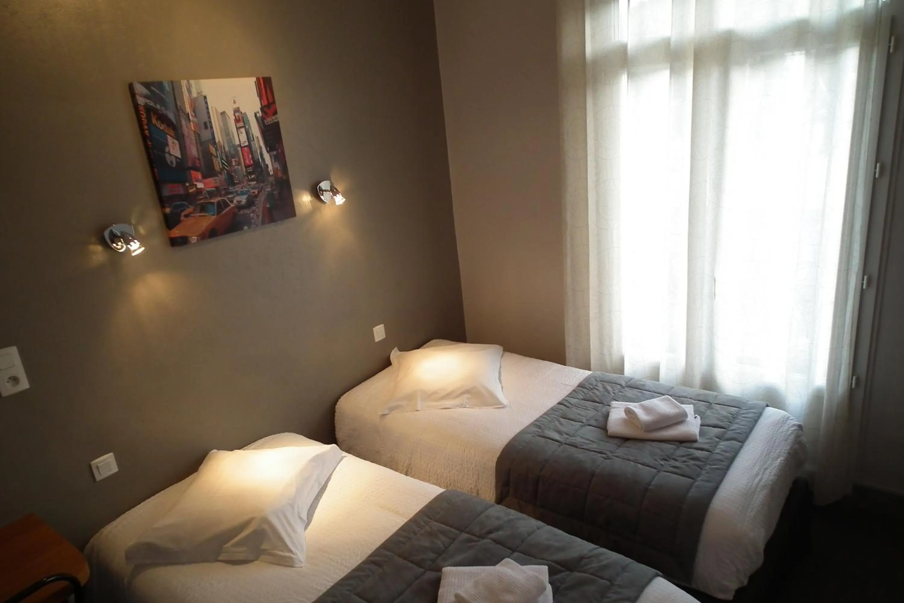 Bedroom, Bed in Hôtel de l'Aviation