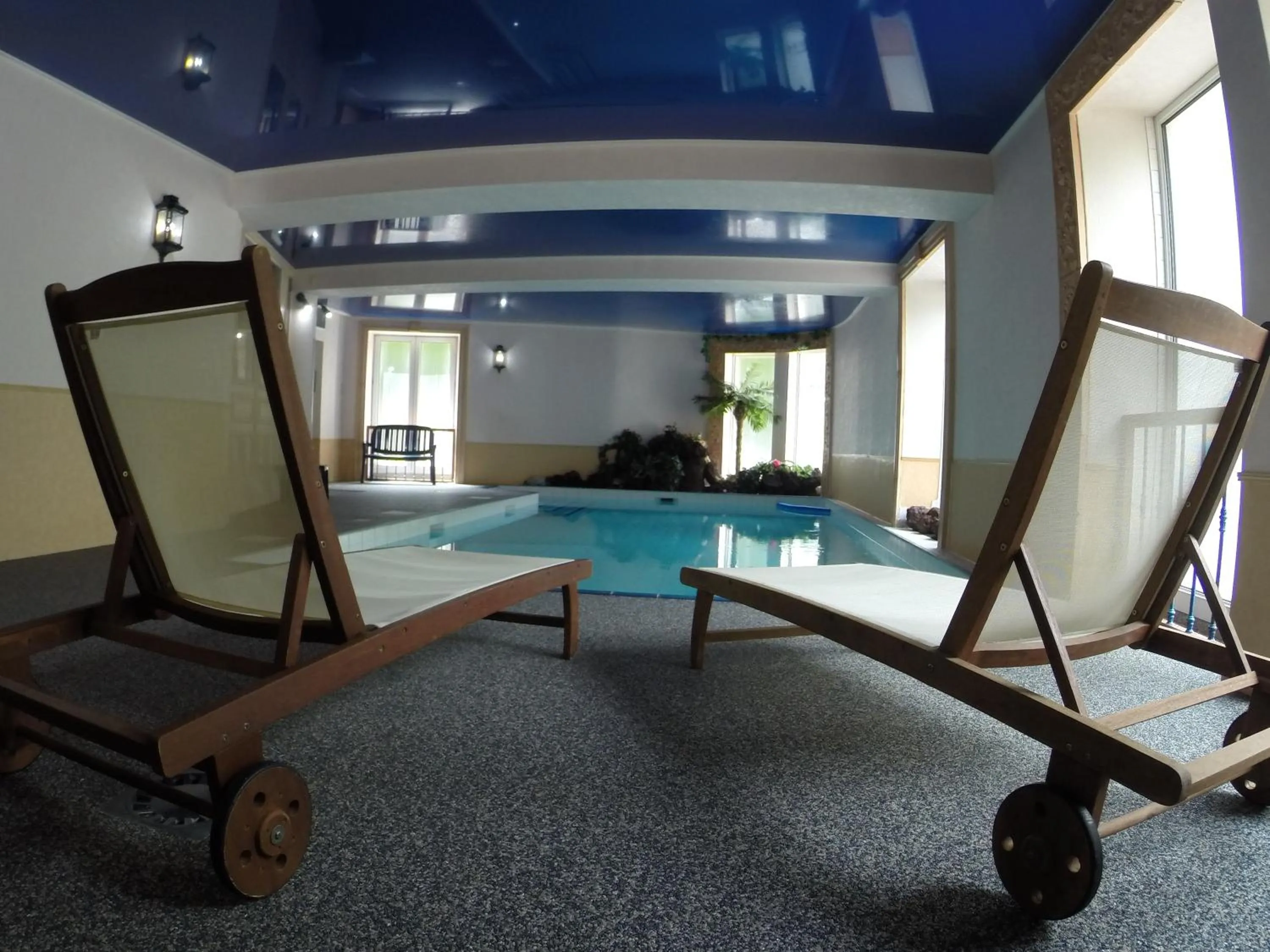 Swimming pool in Hôtel de l'Aviation