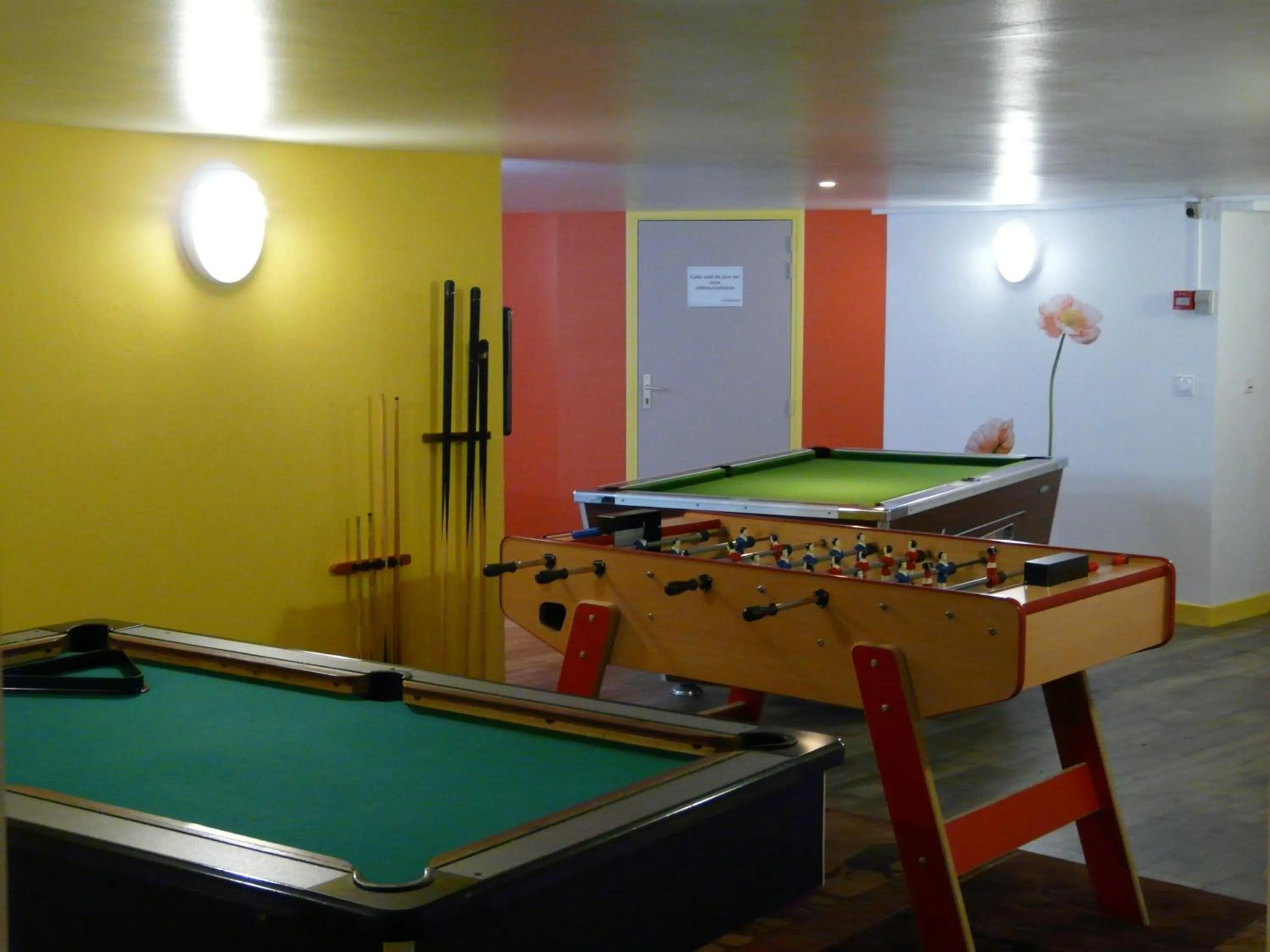 Billiard in Hôtel de l'Aviation
