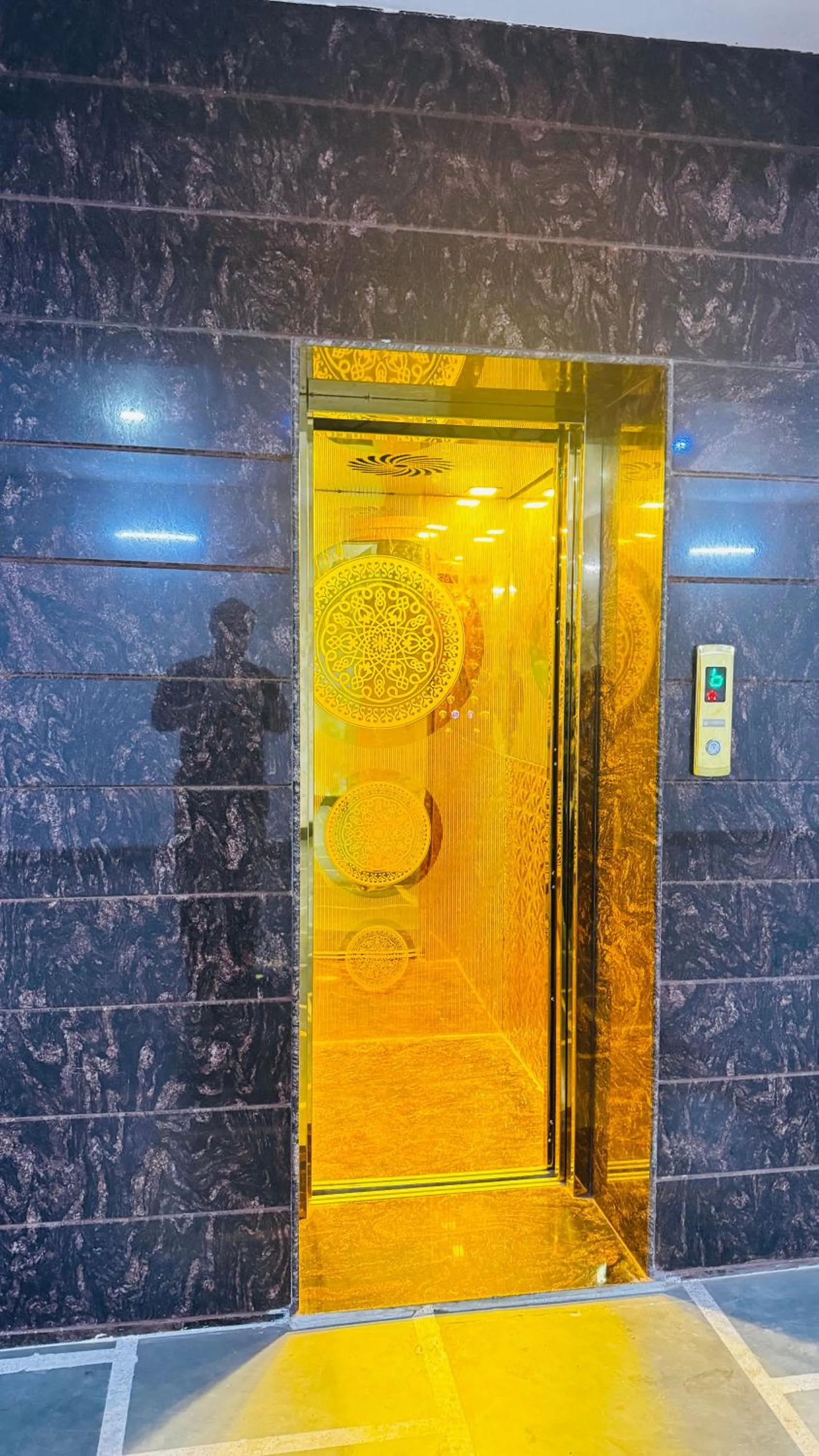 elevator in Nahargarh Palace Hotel