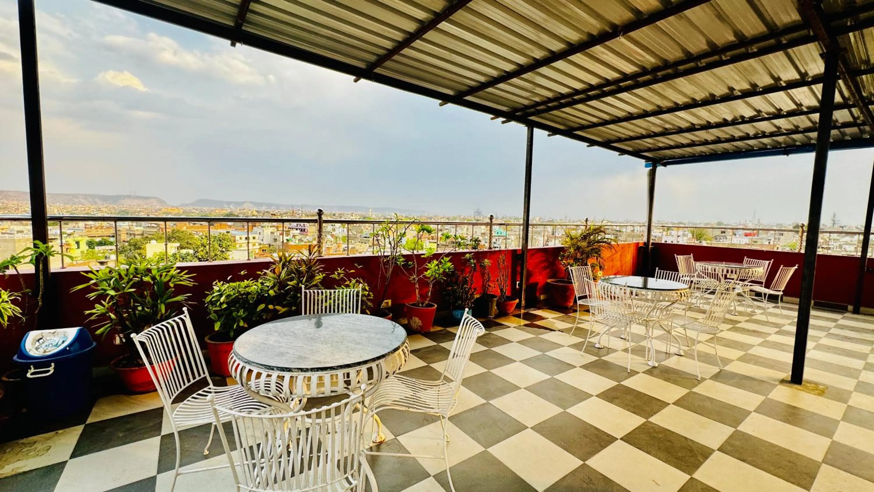 Restaurant/places to eat in Nahargarh Palace Hotel