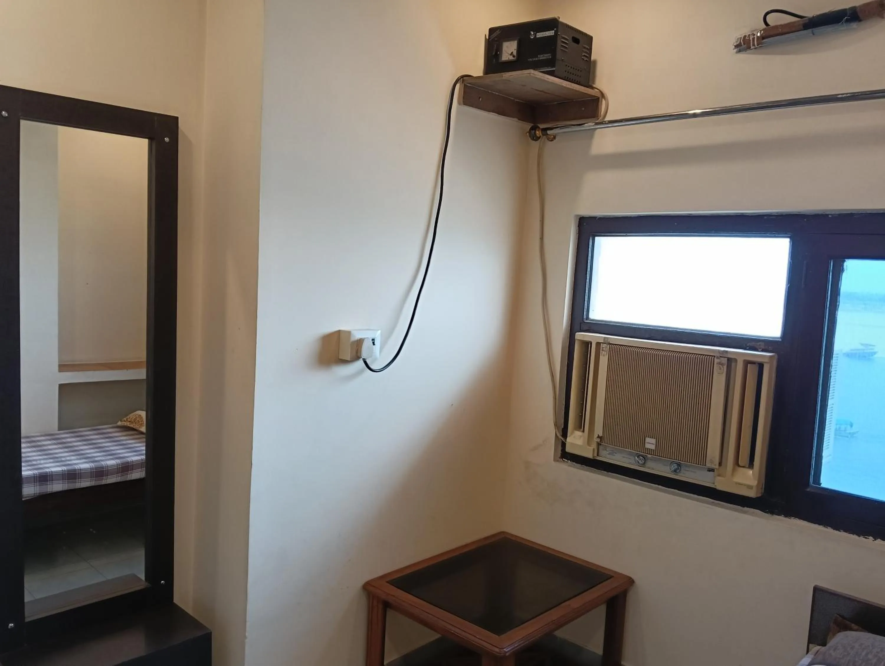 Photo of the whole room, Bed in Scindhia Guest House