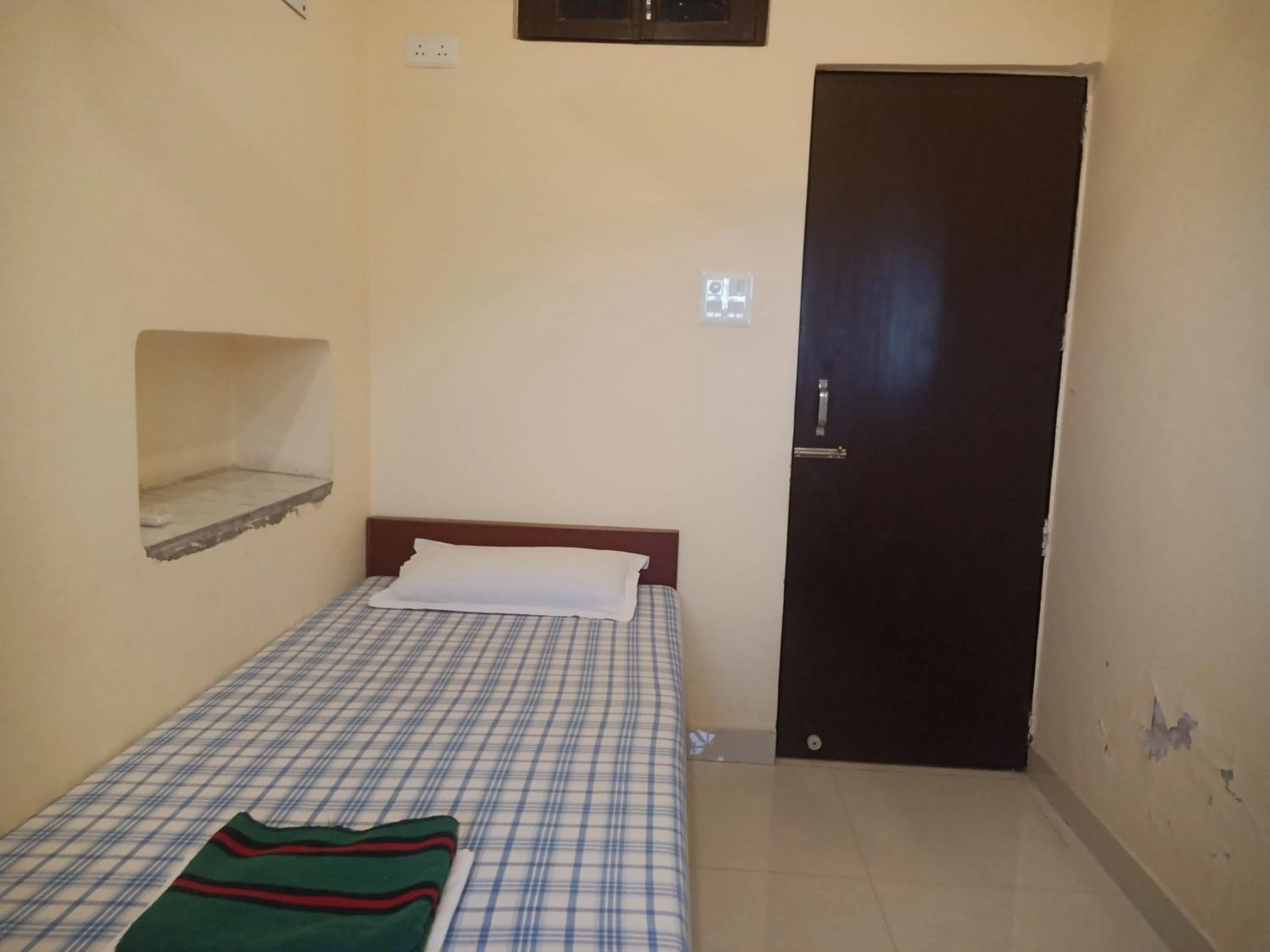 River view, Bed in Scindhia Guest House