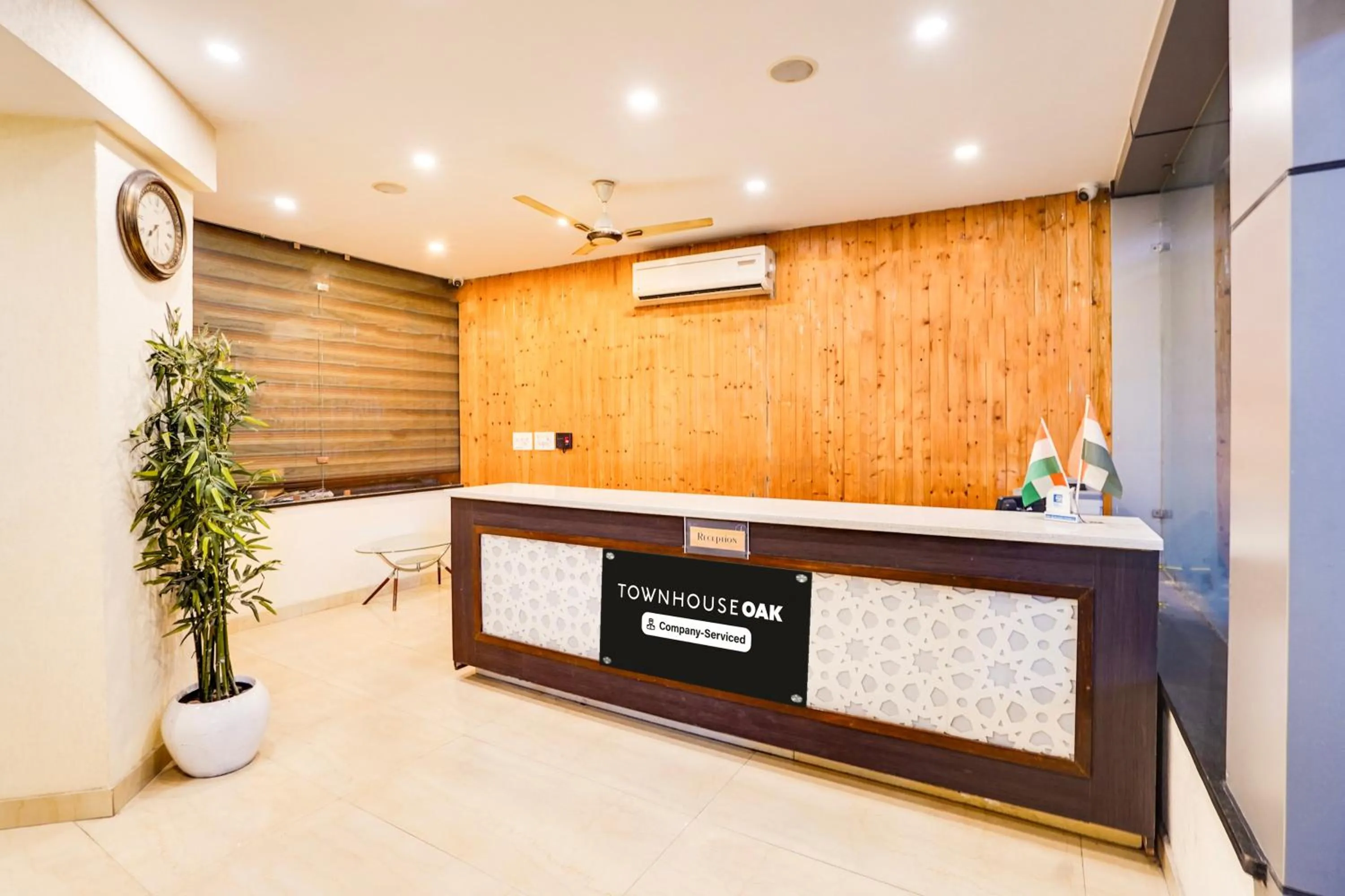 Lobby or reception in Super Townhouse Oak Silver City Chowk Formerly HW Residency