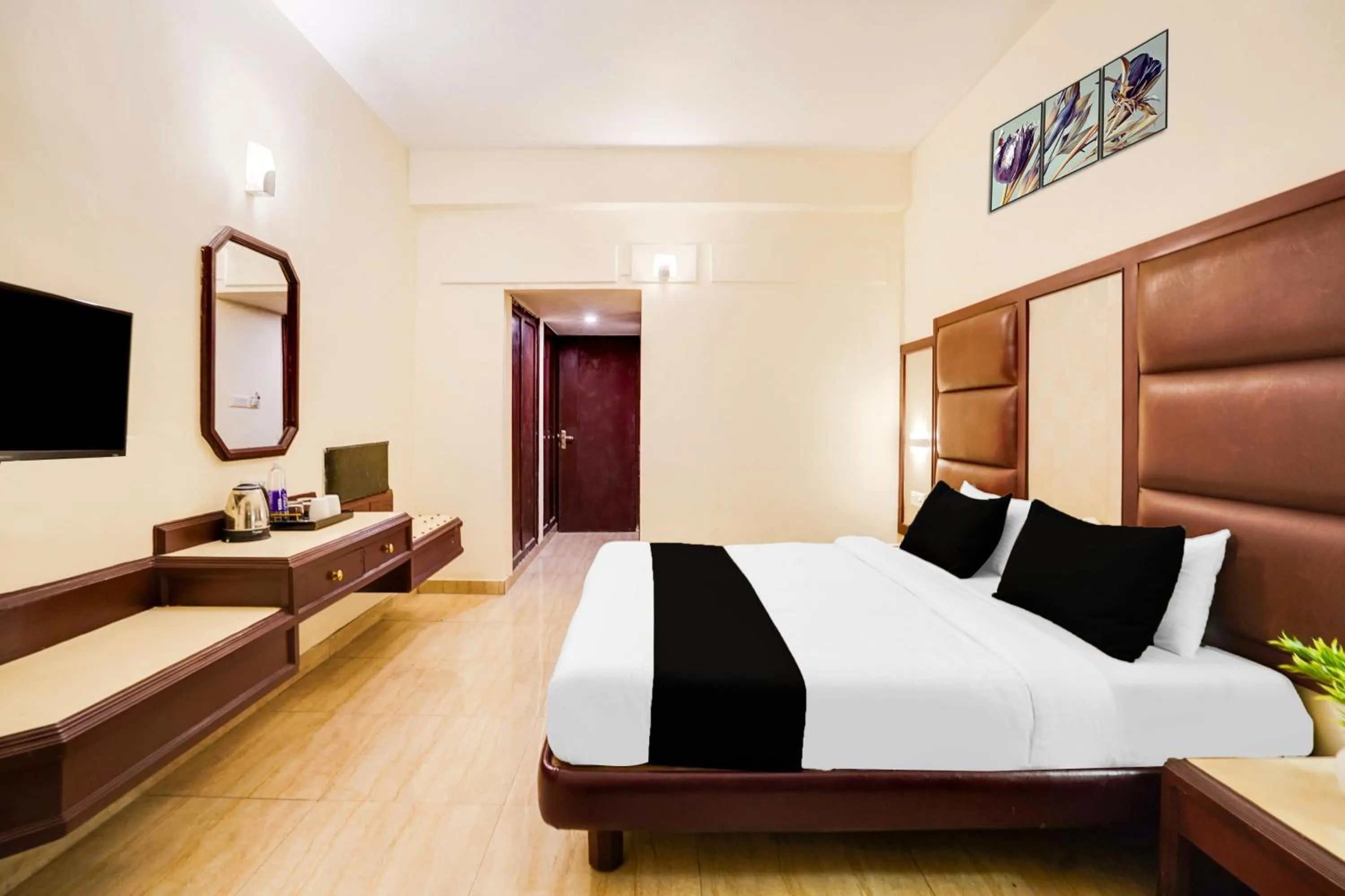 Bedroom, Bed in Townhouse Oak Silver City Chowk Formerly HW Residency