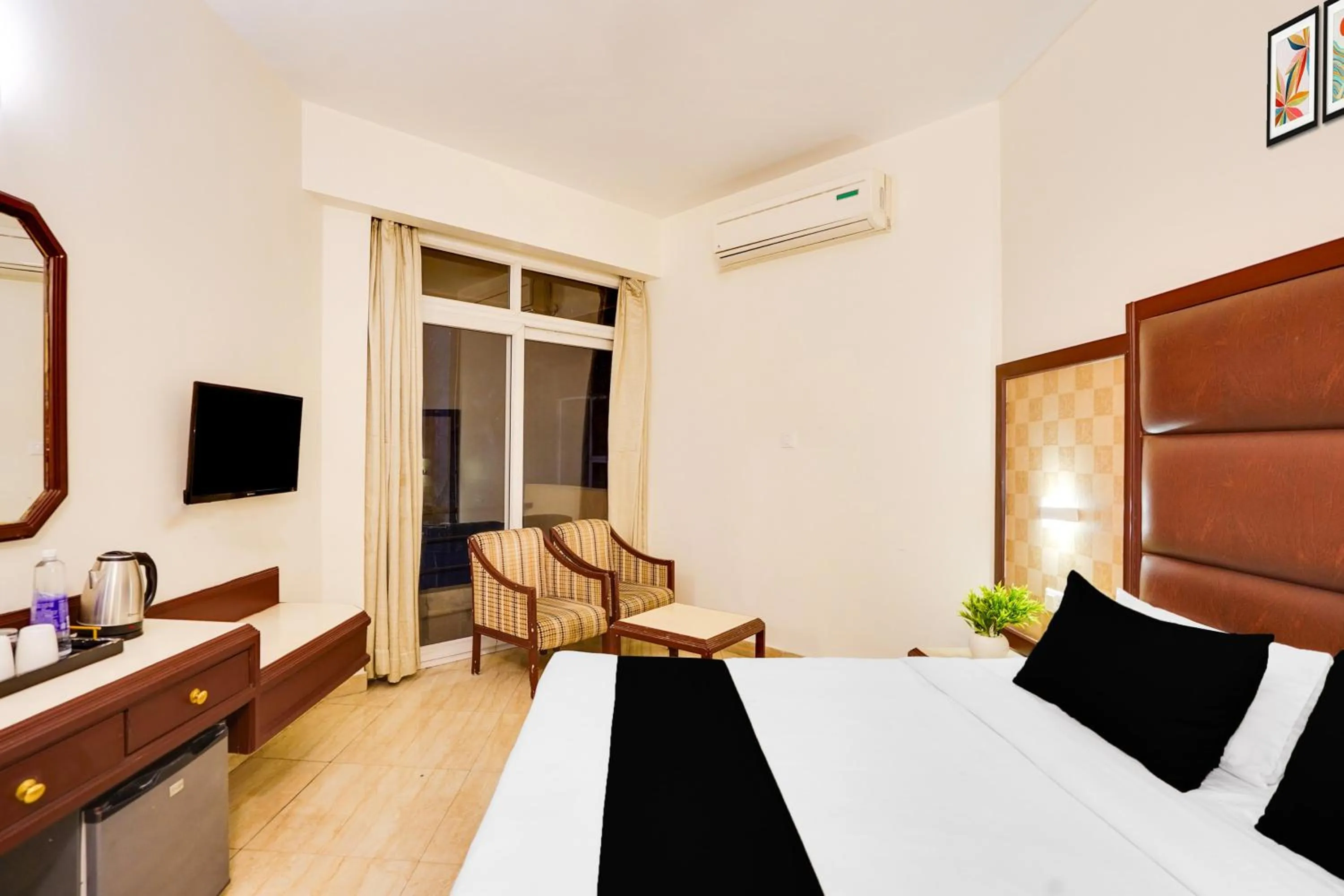 Bedroom, Bed in Townhouse Oak Silver City Chowk Formerly HW Residency