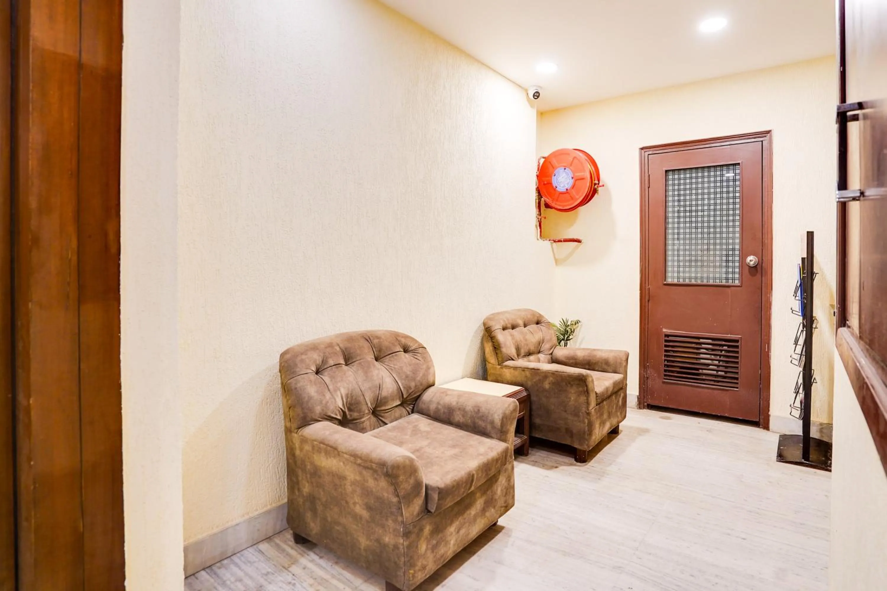 Restaurant/places to eat in Townhouse Oak Silver City Chowk Formerly HW Residency