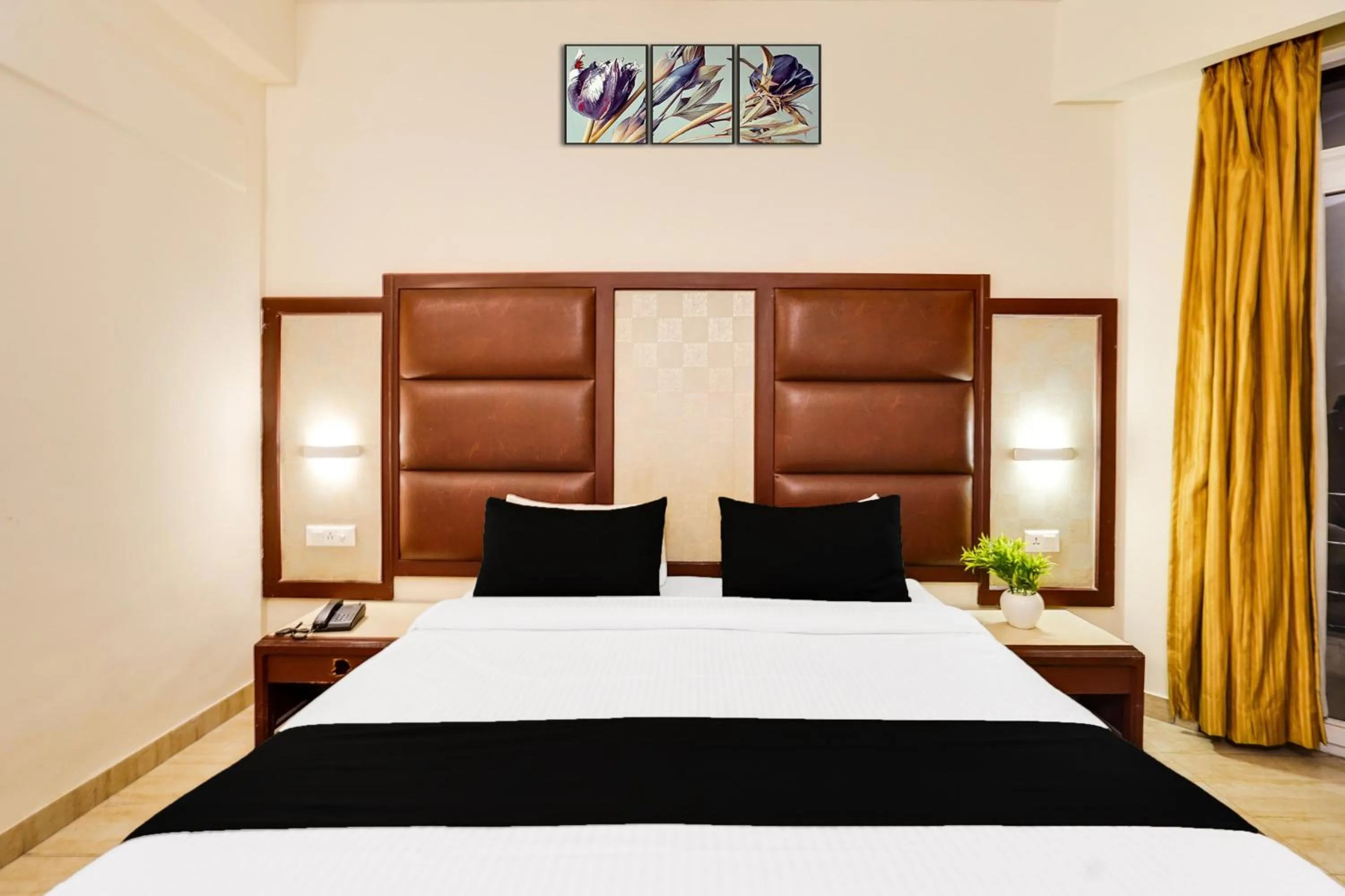 Bedroom, Bed in Townhouse Oak Silver City Chowk Formerly HW Residency