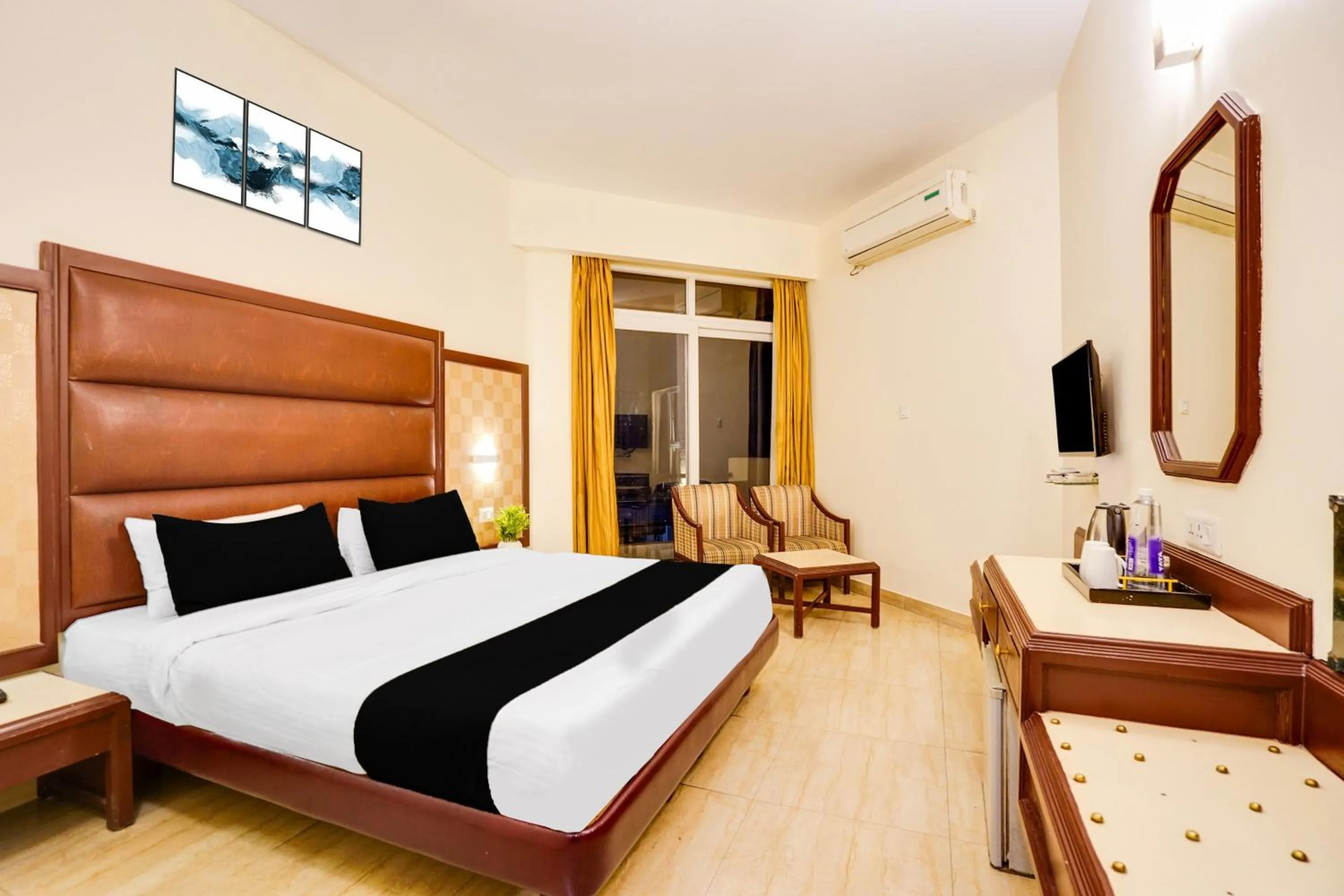 Bedroom, Bed in Townhouse Oak Silver City Chowk Formerly HW Residency