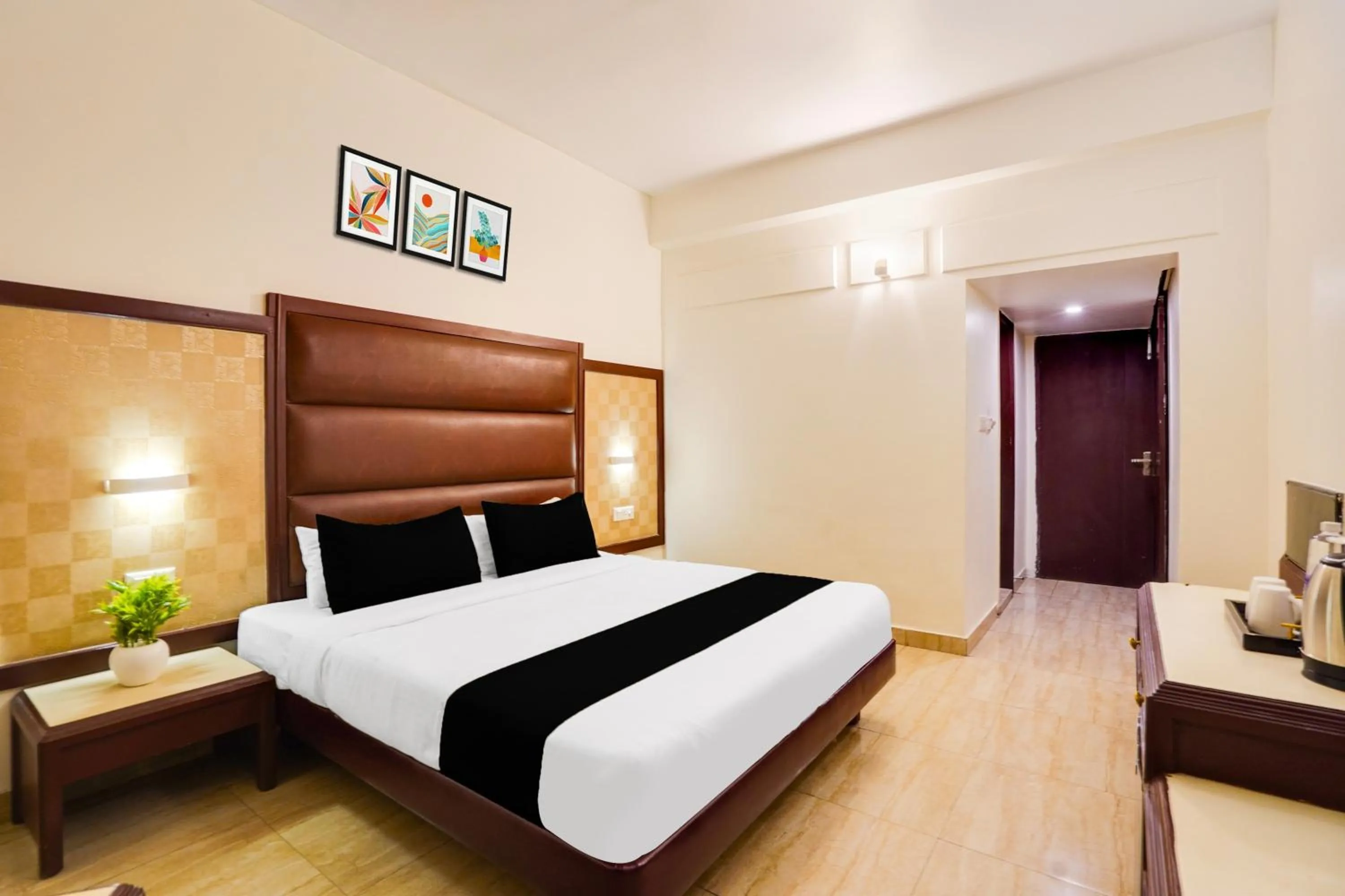 Bedroom, Bed in Townhouse Oak Silver City Chowk Formerly HW Residency