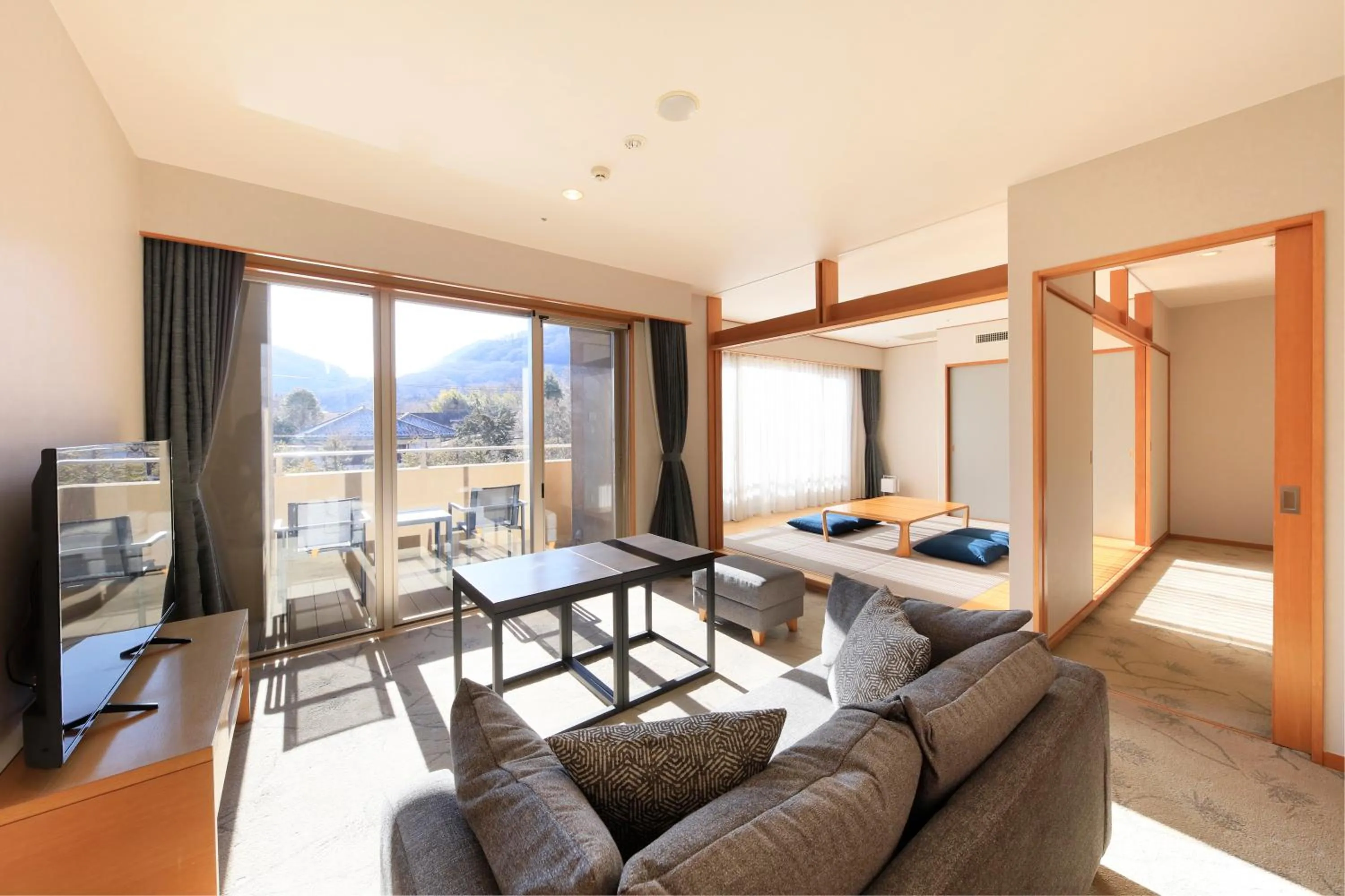 Photo of the whole room in Hakone Hisui