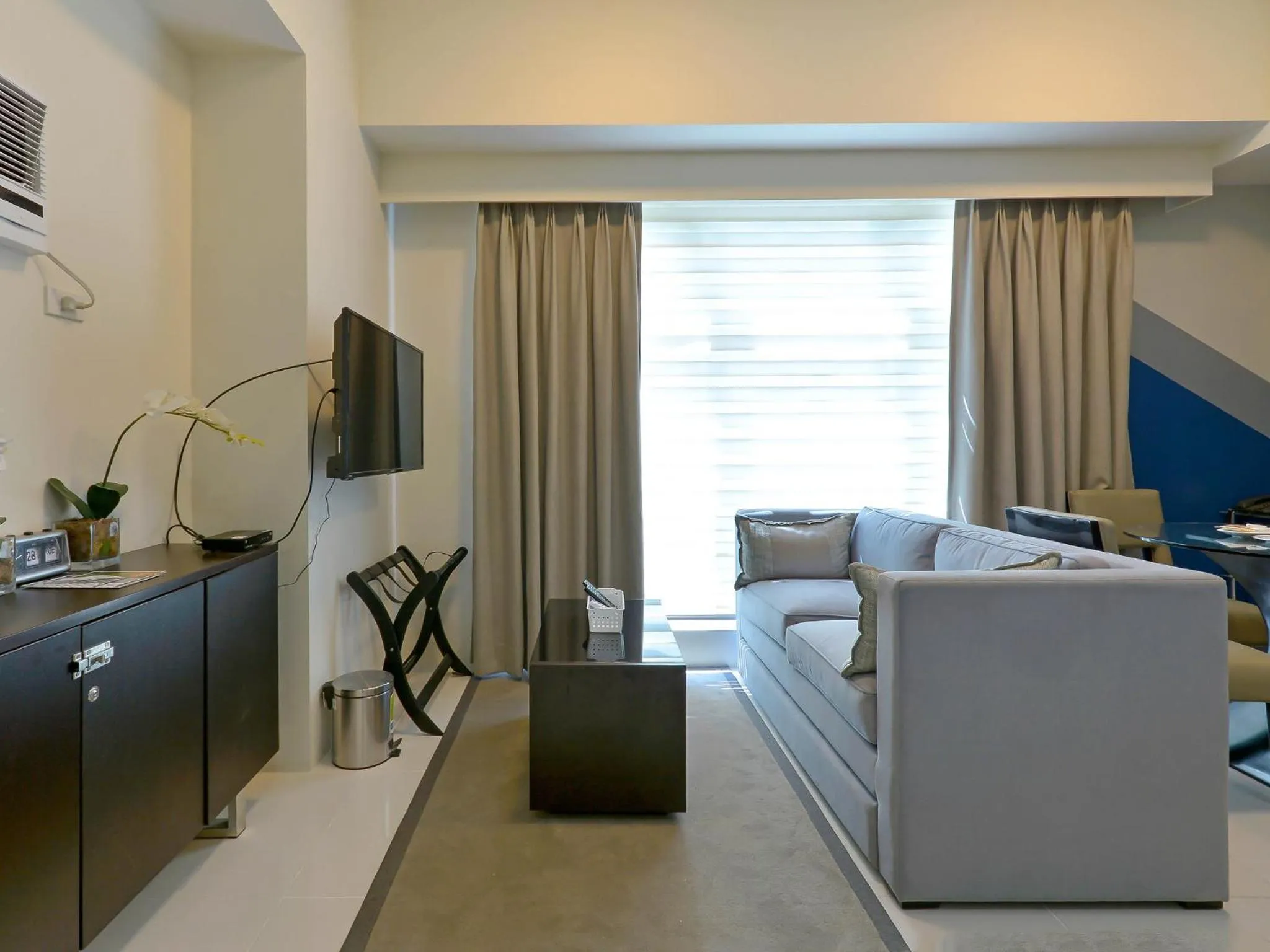 Currency Serviced Suites