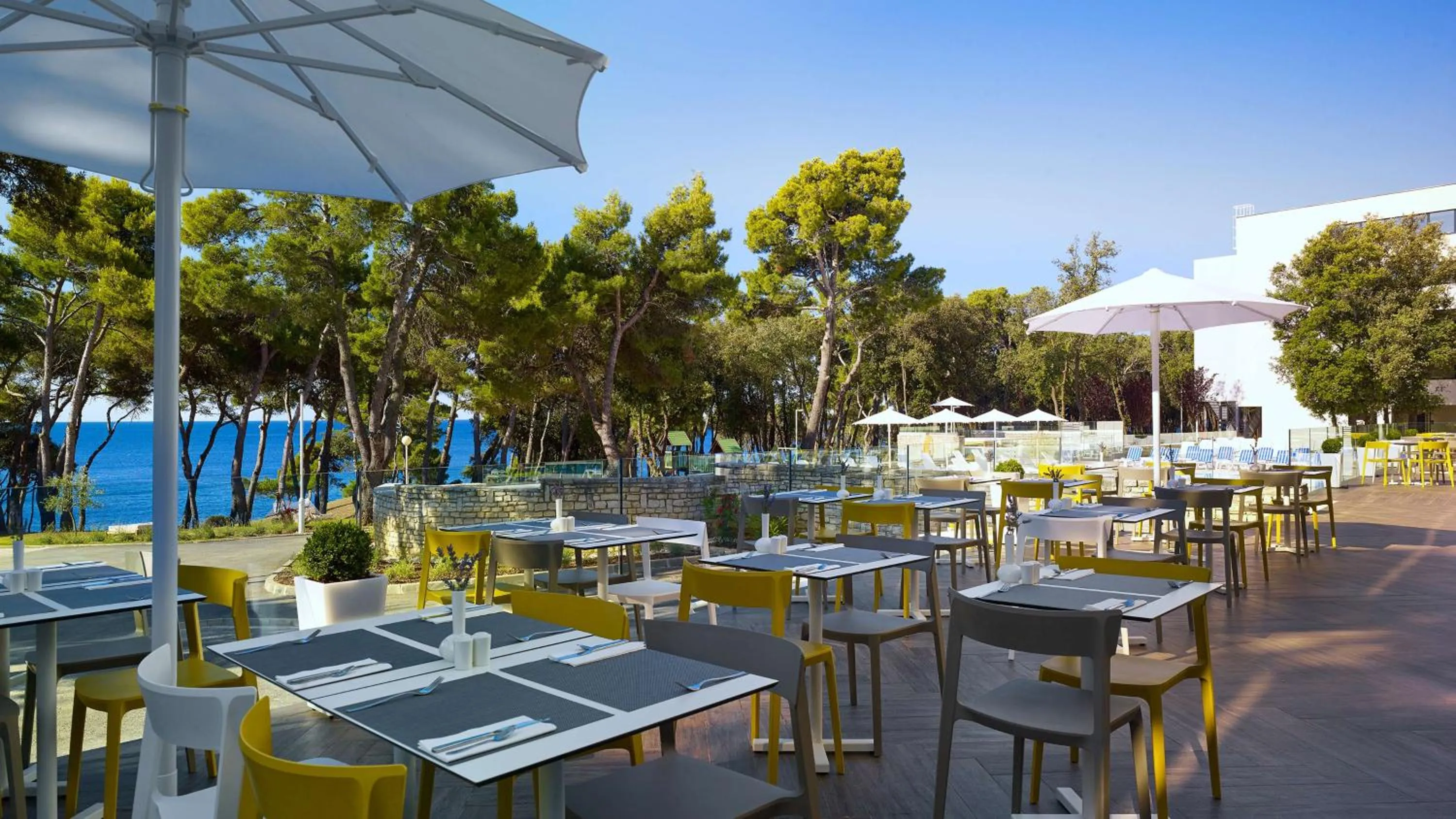 Restaurant/places to eat in Park Plaza Arena Pula