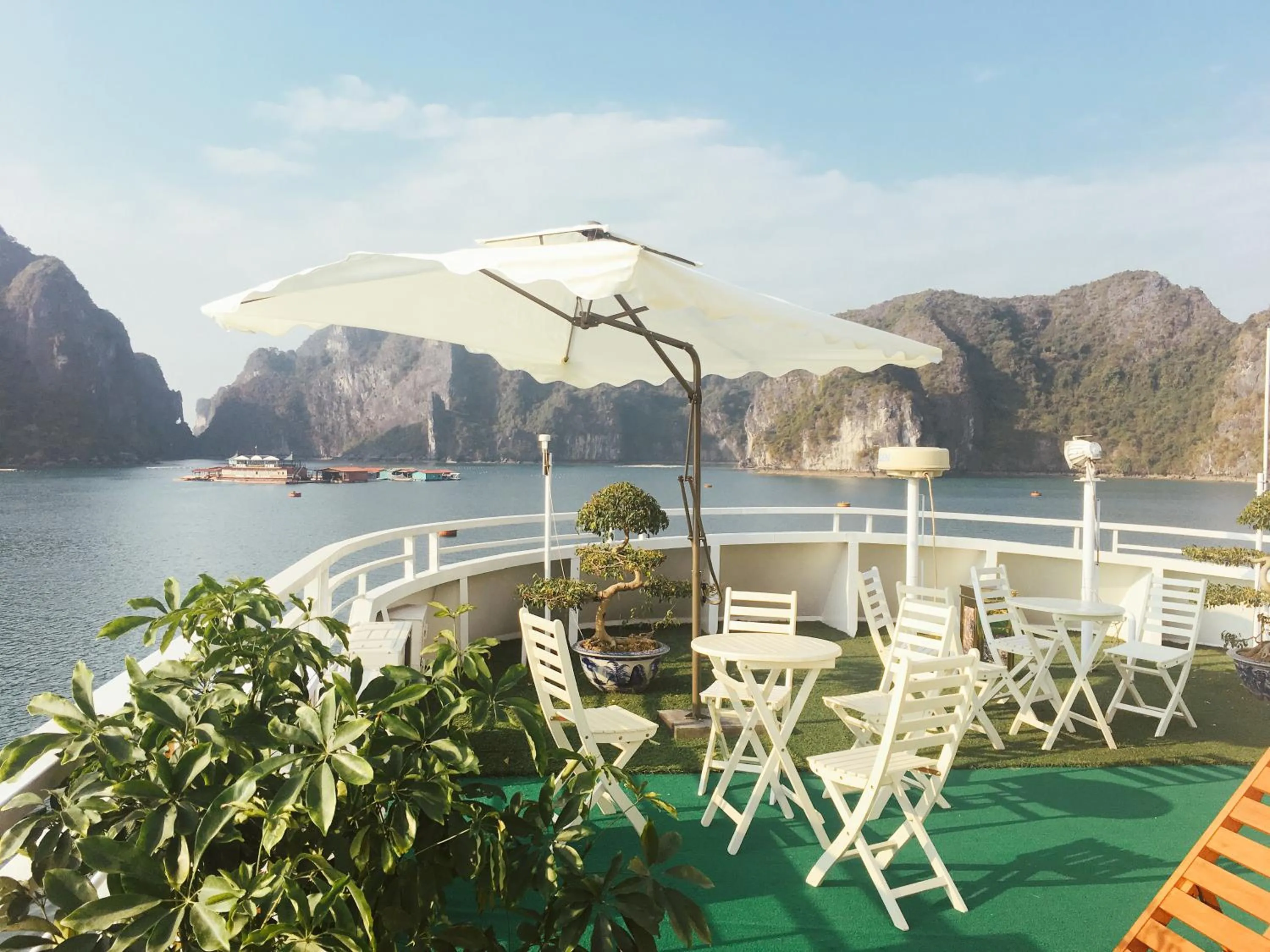 Balcony/Terrace in Alisa Cruise Halong