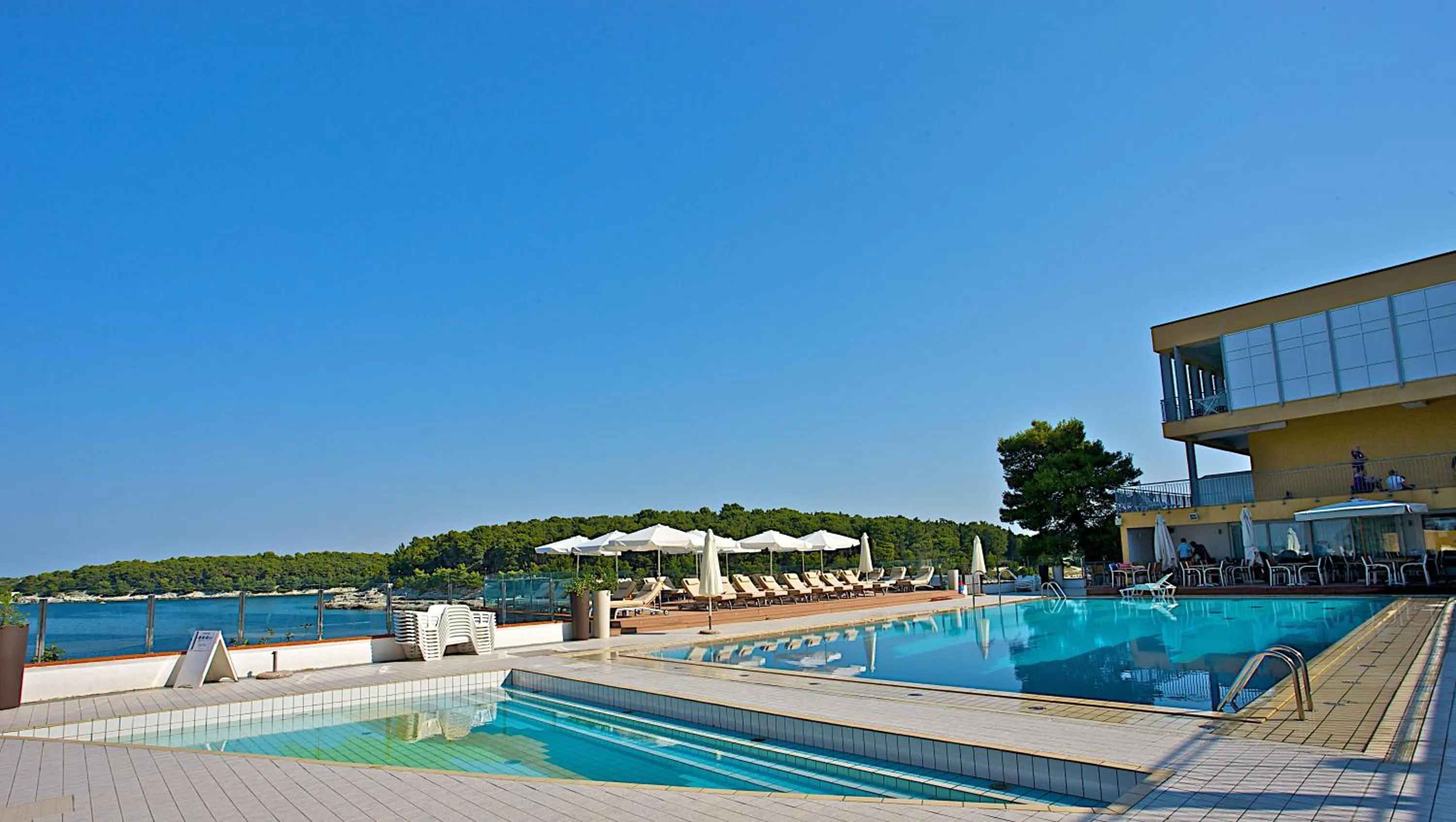 Swimming pool in Splendid Resort
