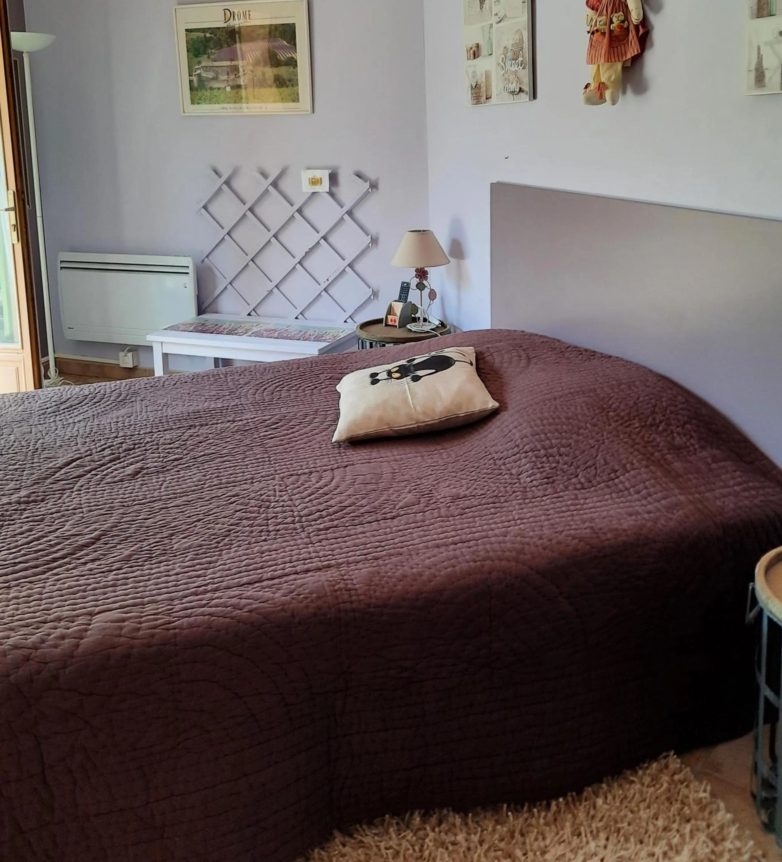 Photo of the whole room in Louminai