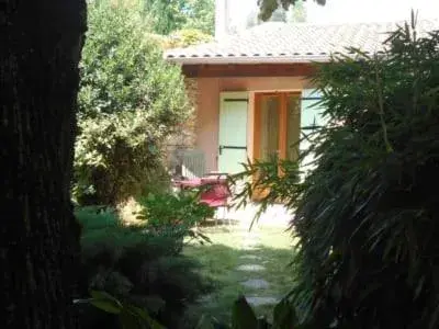 Deluxe Double Room with Shower - single occupancy in Louminai Deluxe Double Room with Shower - single occupancy in Louminai