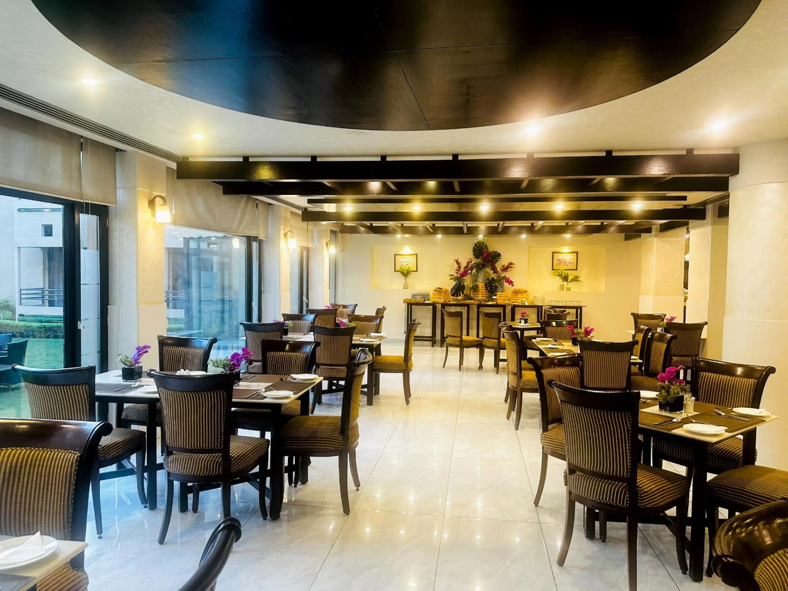 Restaurant/places to eat in Hotel Margala