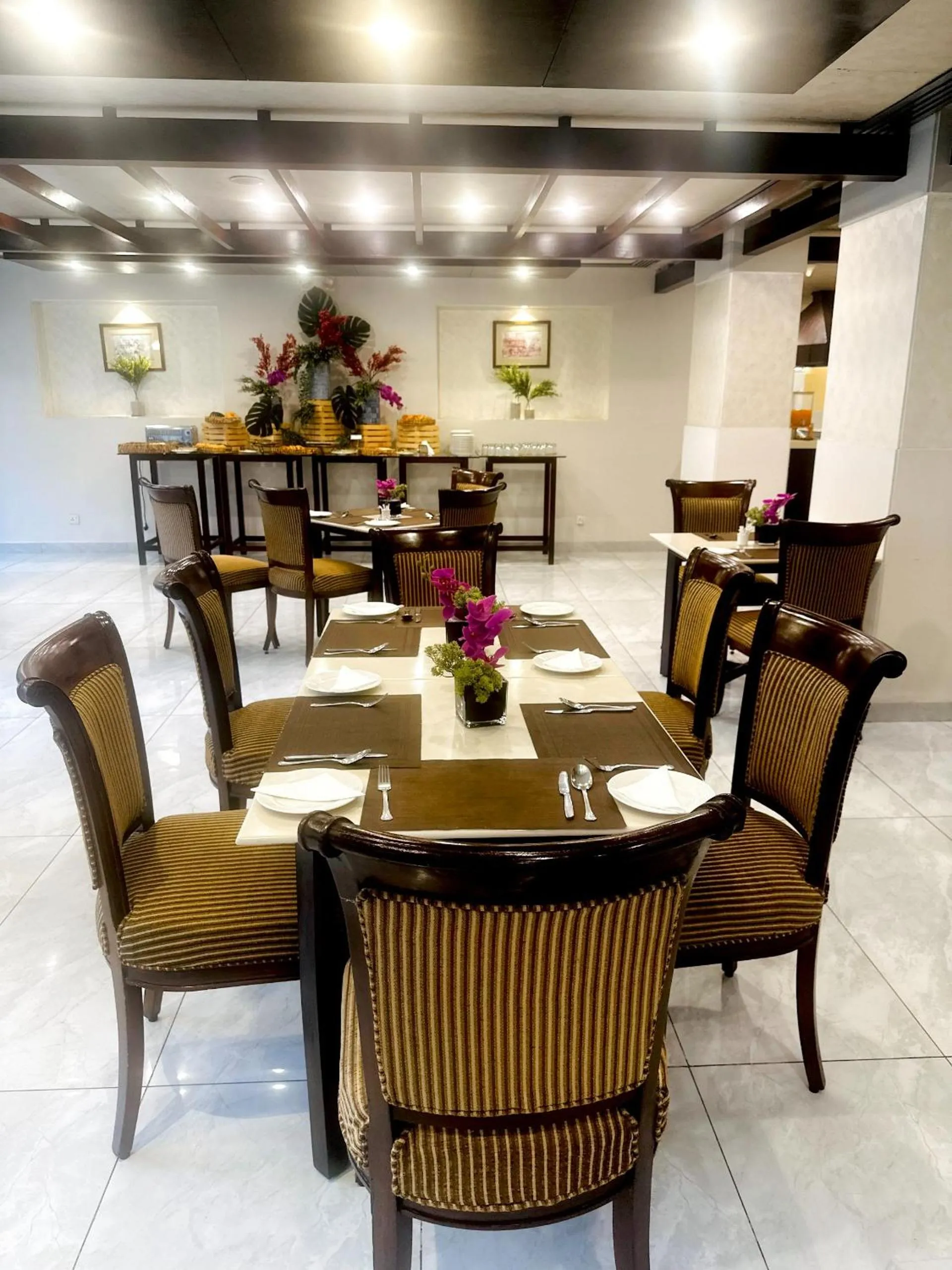 Restaurant/places to eat in Hotel Margala