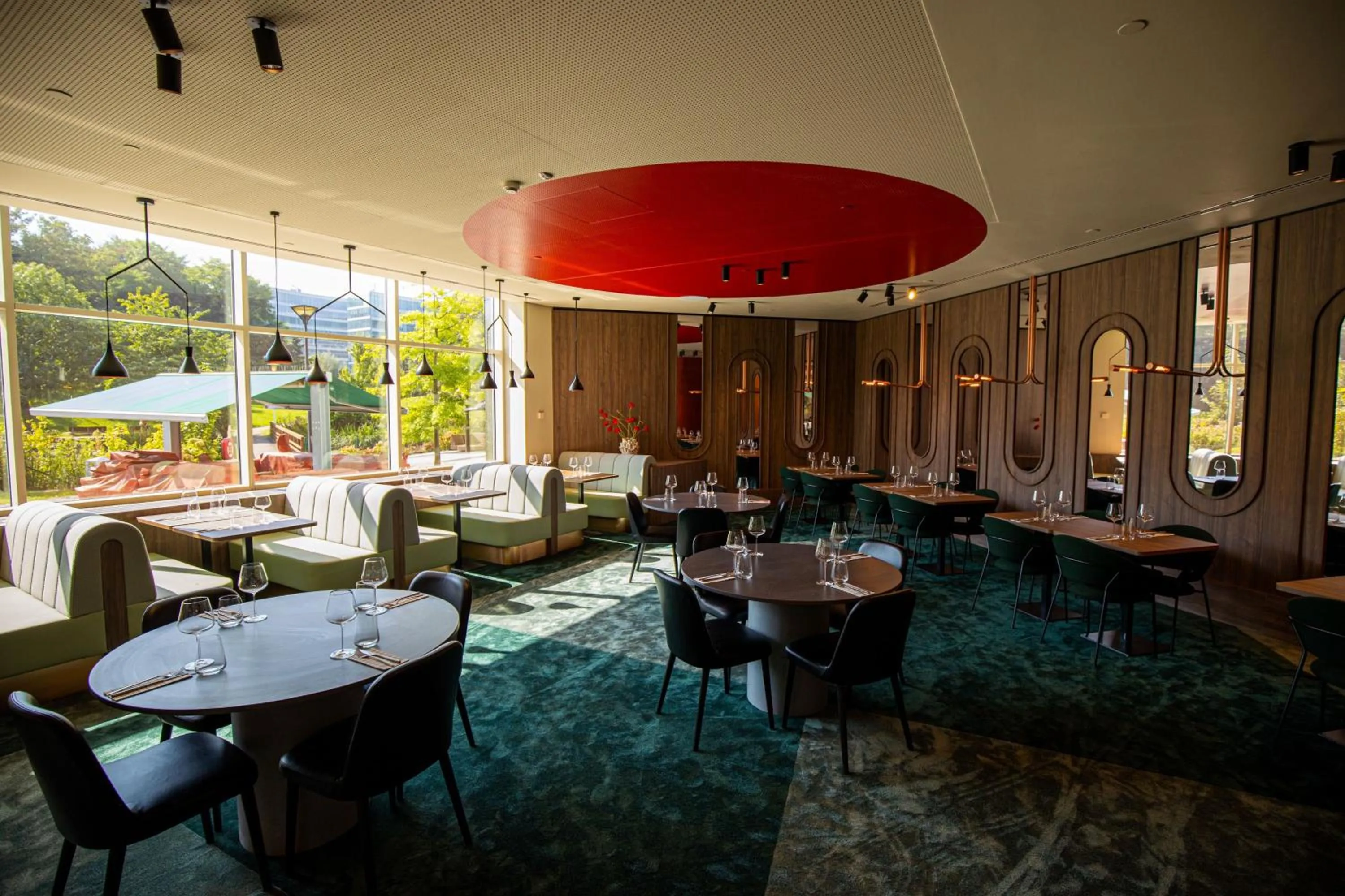 Restaurant/places to eat in Crowne Plaza Brussels Airport by IHG