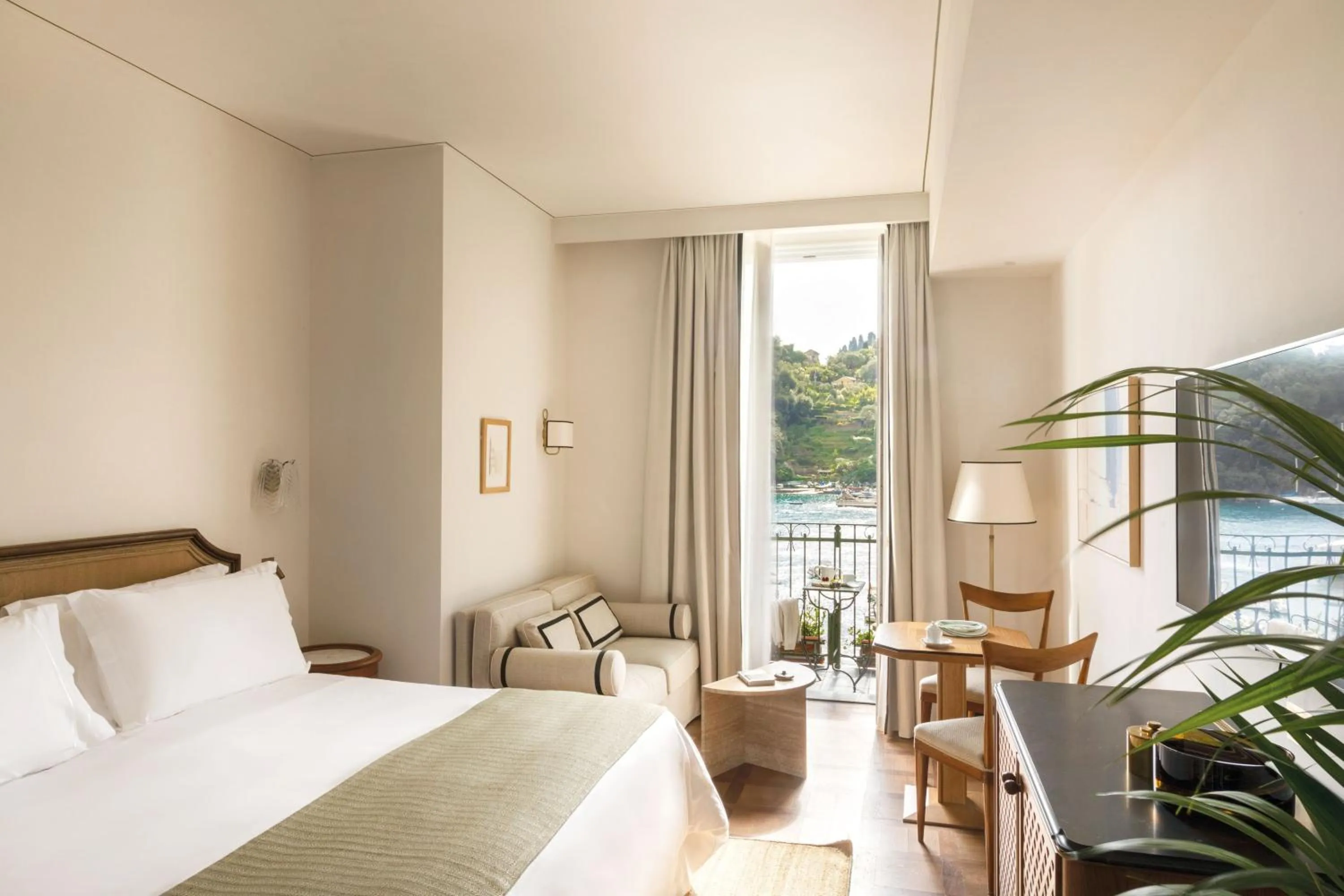 Bedroom, Bed in Splendido Mare, A Belmond Hotel, Portofino