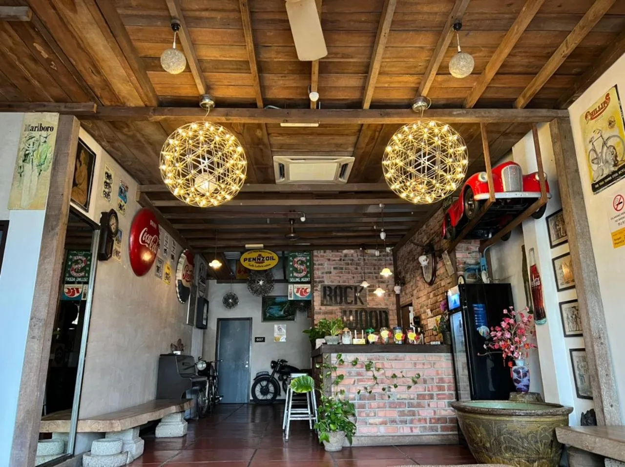 Property building in Rock Wood Hotel