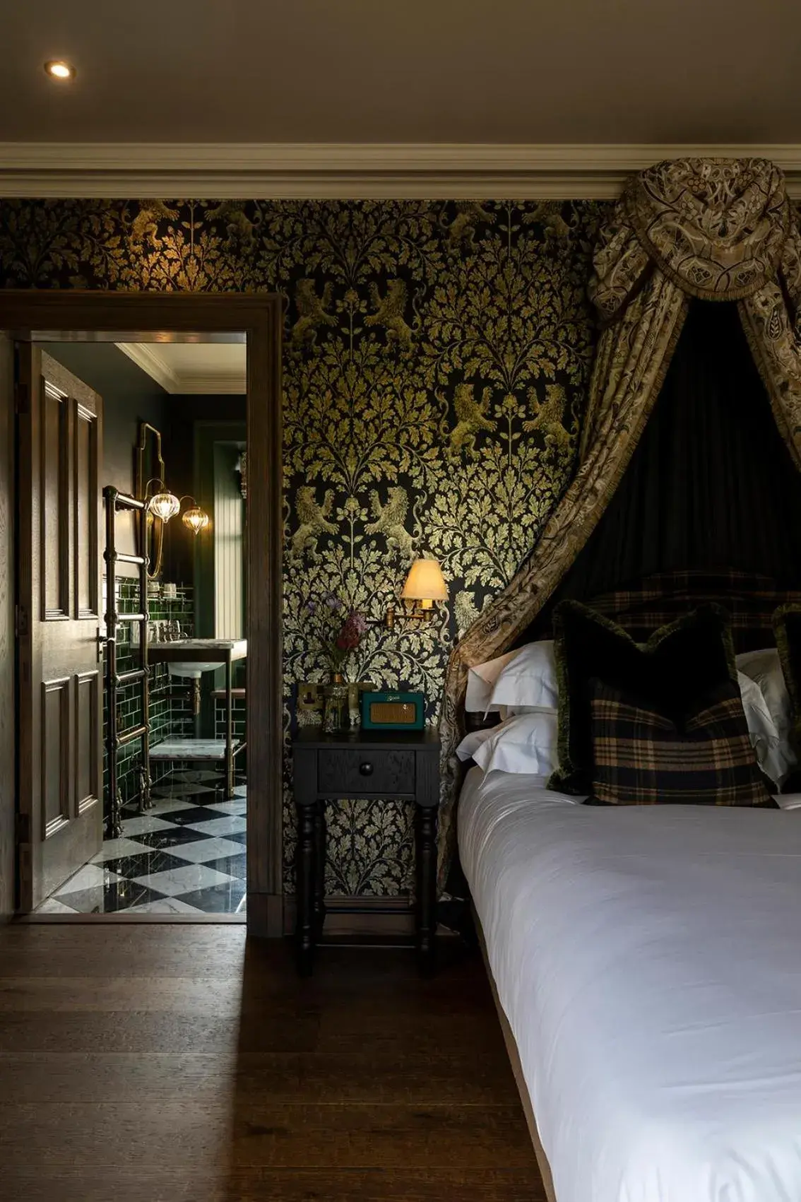 Superior King Room in Kildrummy Inn Superior King Room in Kildrummy Inn