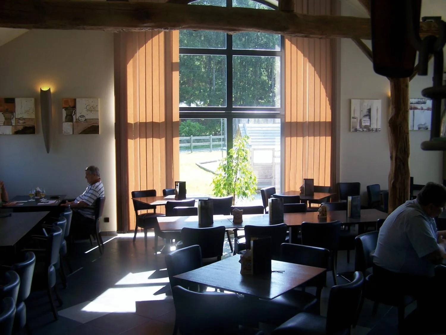 Restaurant/places to eat in Hotel Les Mignees