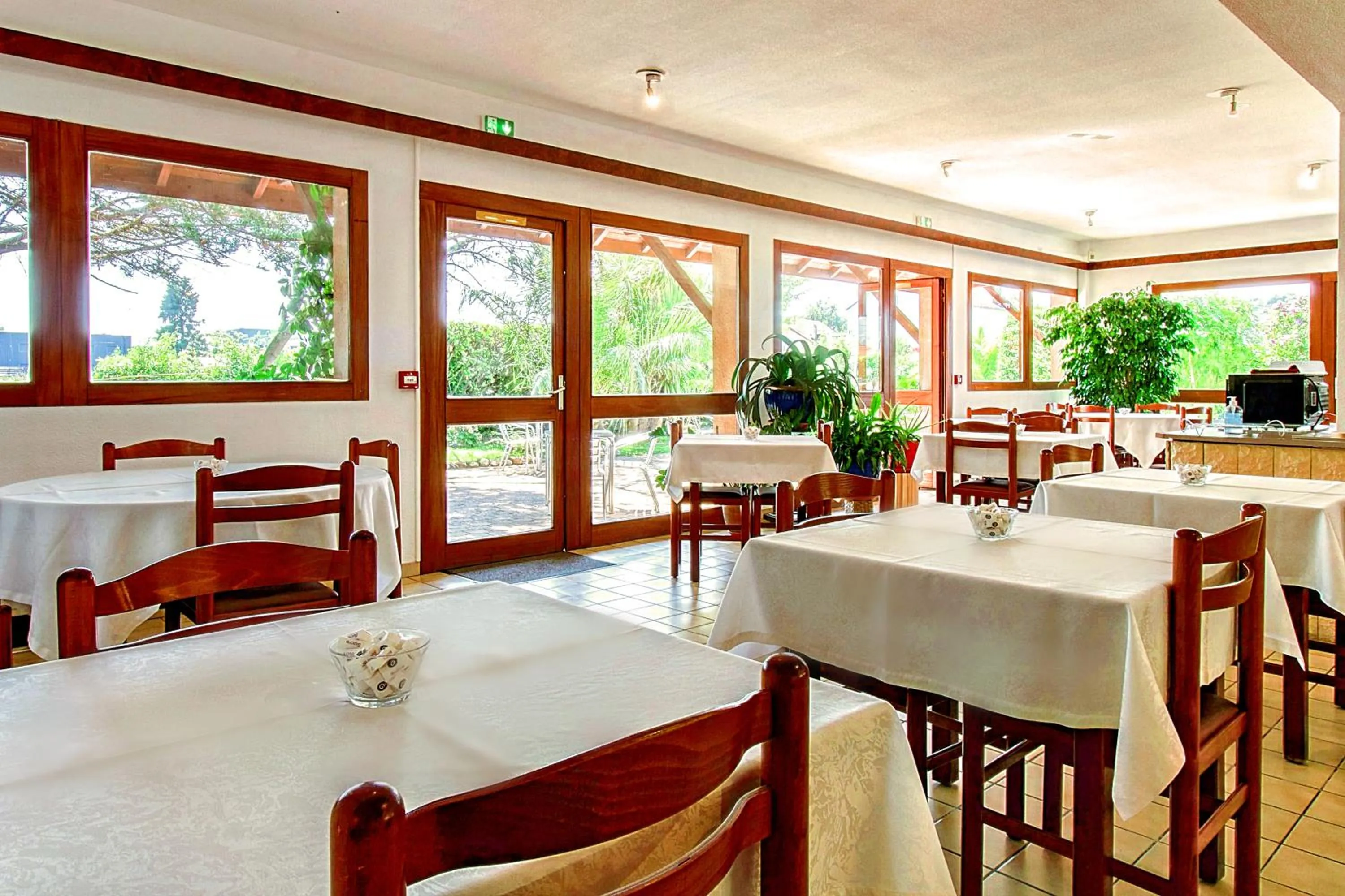 Breakfast in Brit Hotel Confort Pau Lons