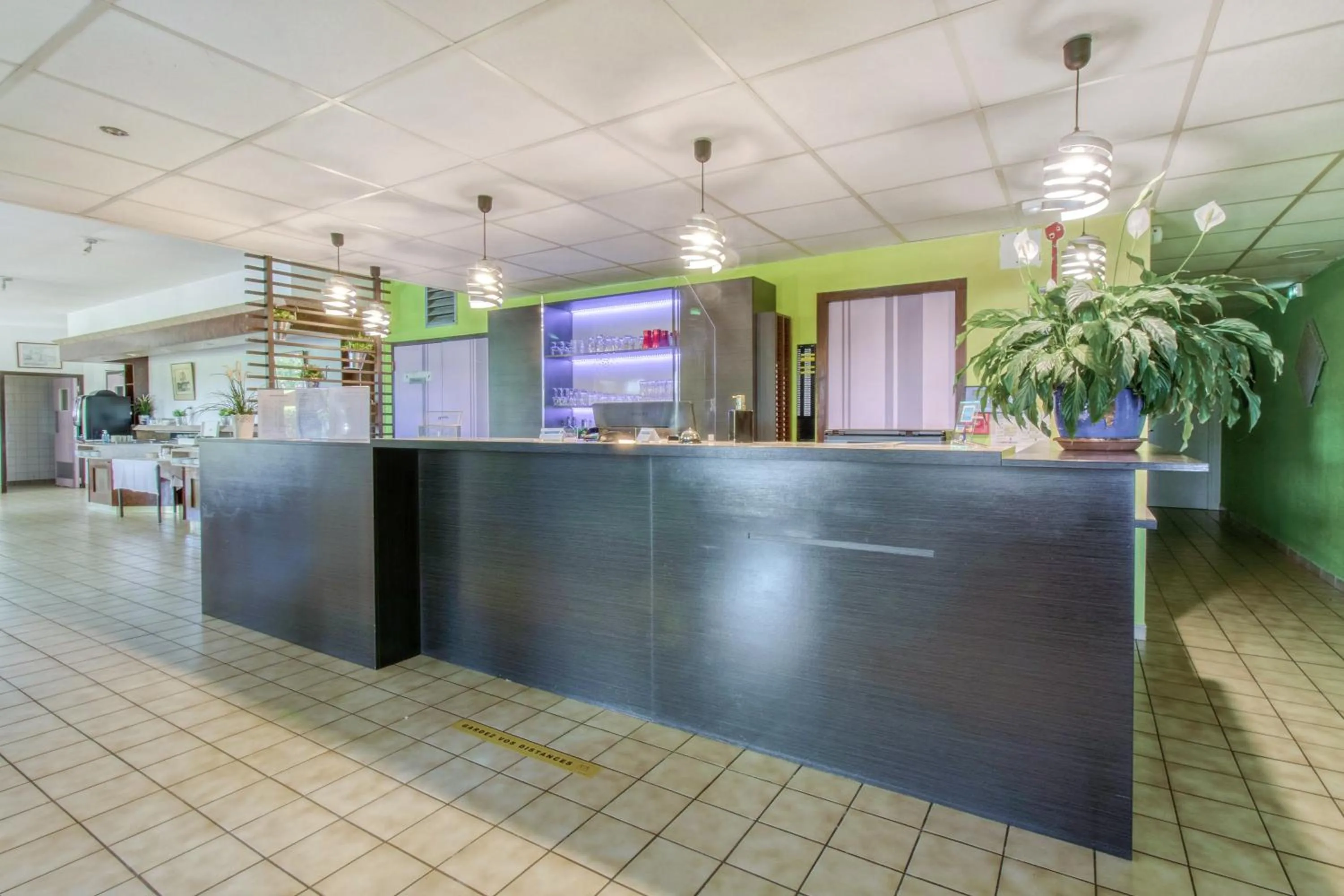 Lobby or reception in Brit Hotel Confort Pau Lons