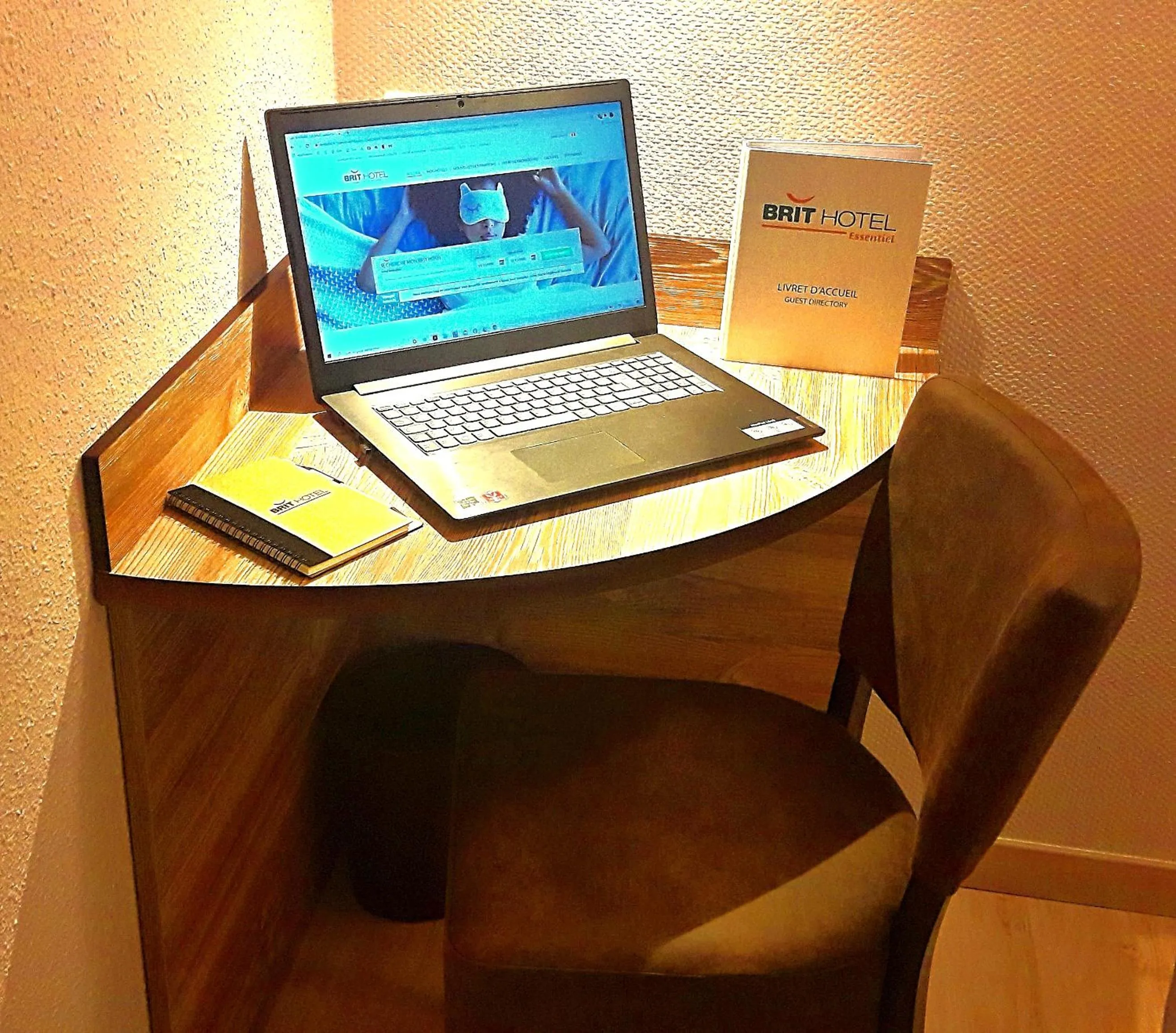 Bedroom in Brit Hotel Confort Pau Lons