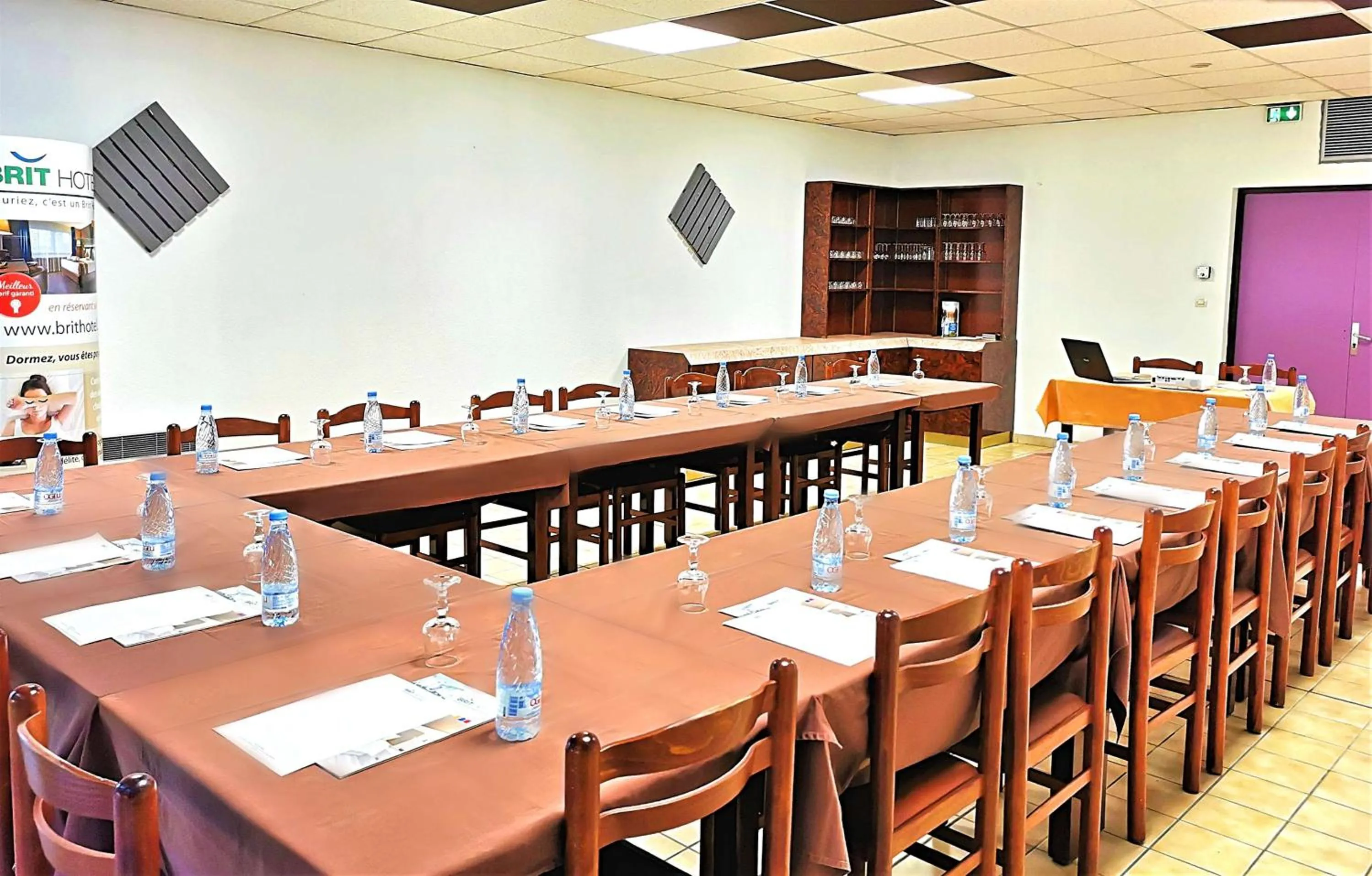Meeting/conference room in Brit Hotel Confort Pau Lons