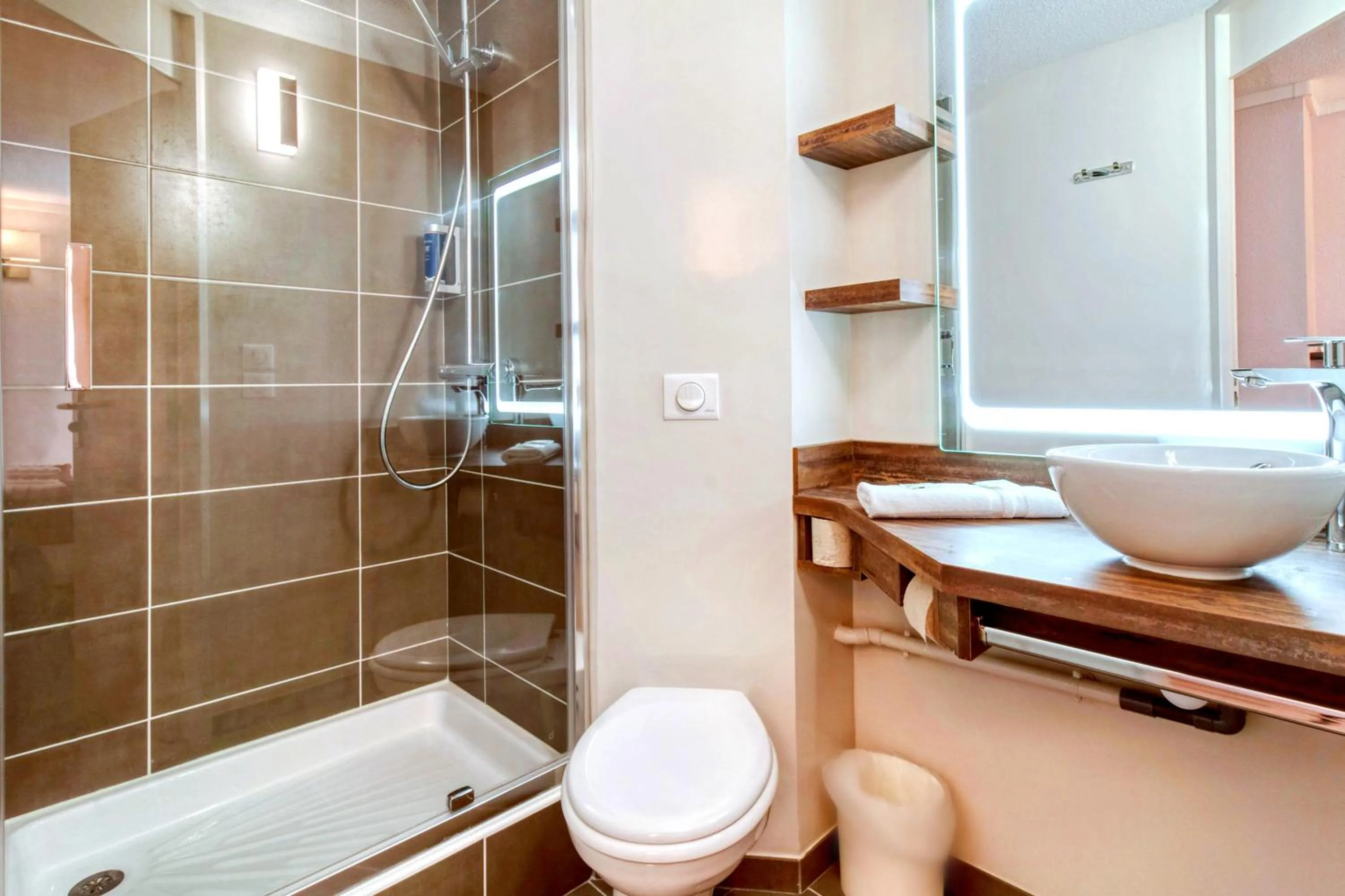 Bathroom in Brit Hotel Confort Pau Lons