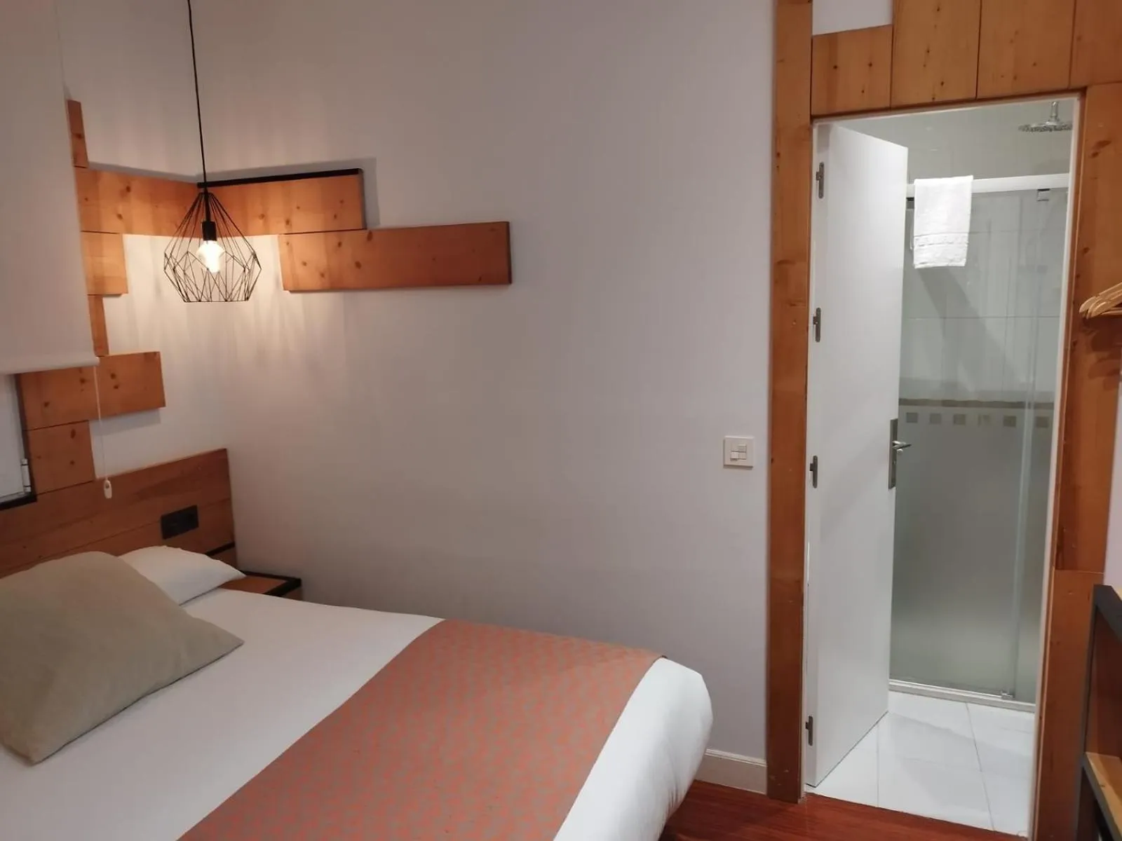 room service, Bed in Pensión La Perla