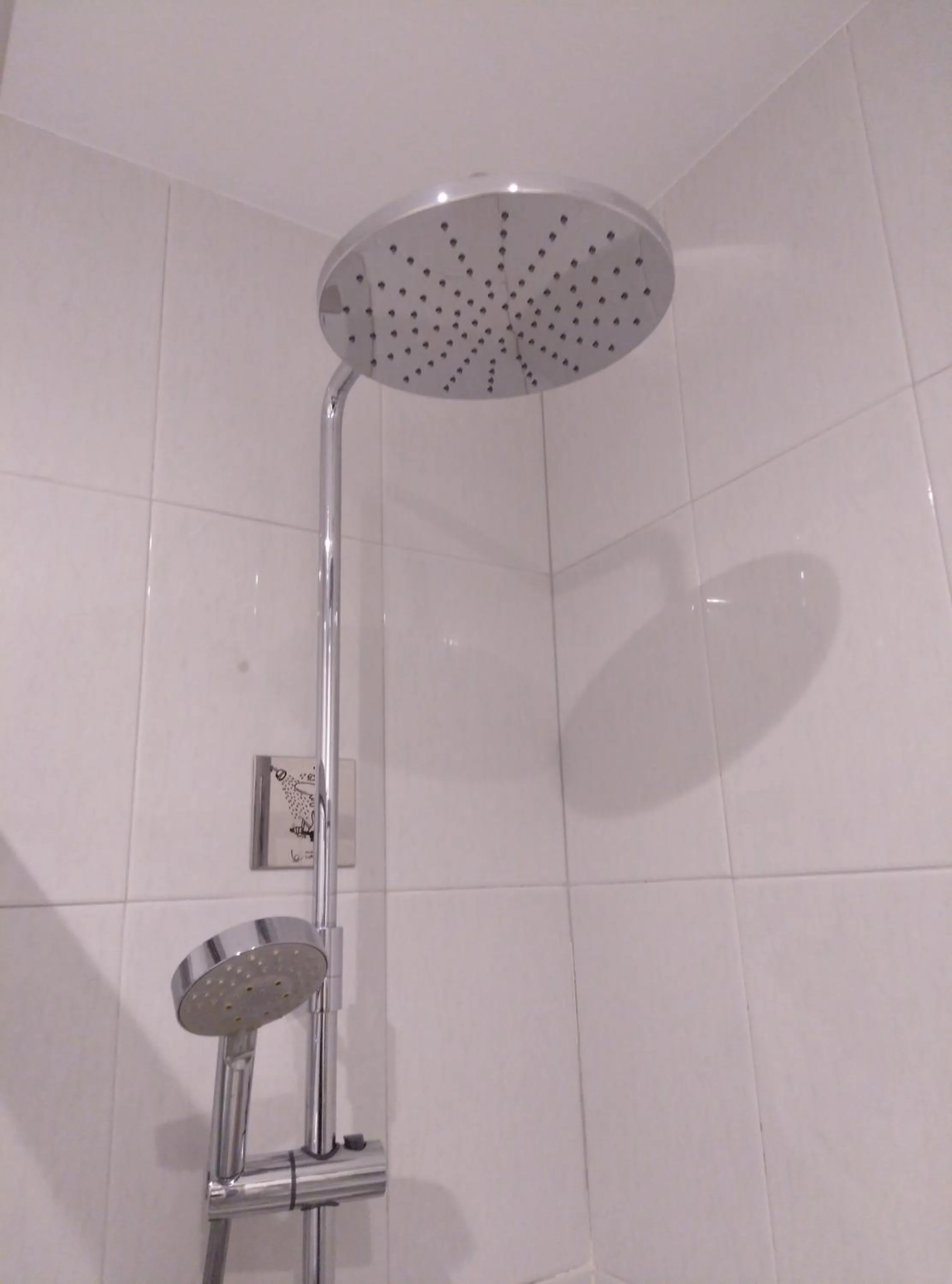 Shower in Pensión La Perla