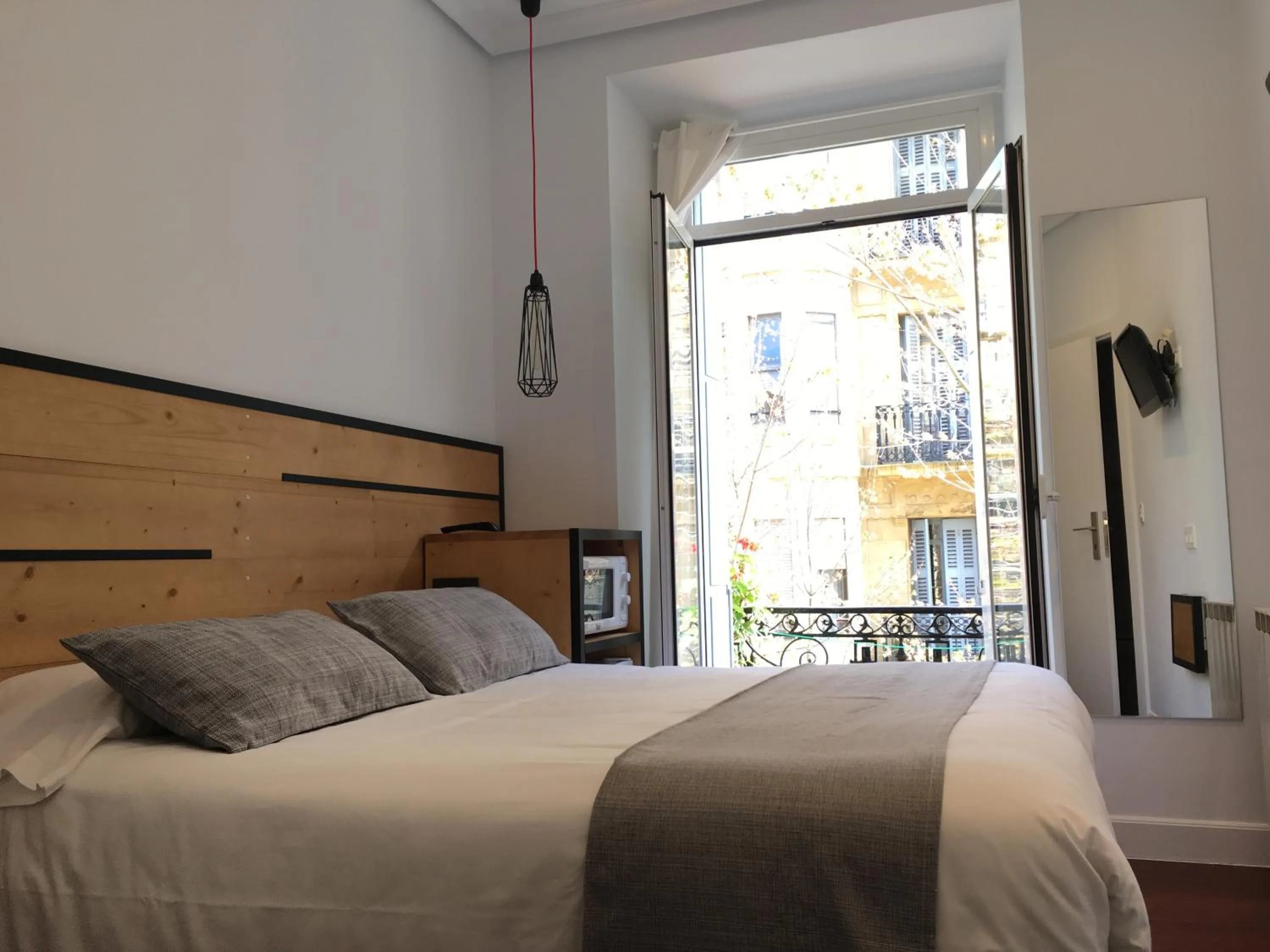 Photo of the whole room, Bed in Pensión La Perla