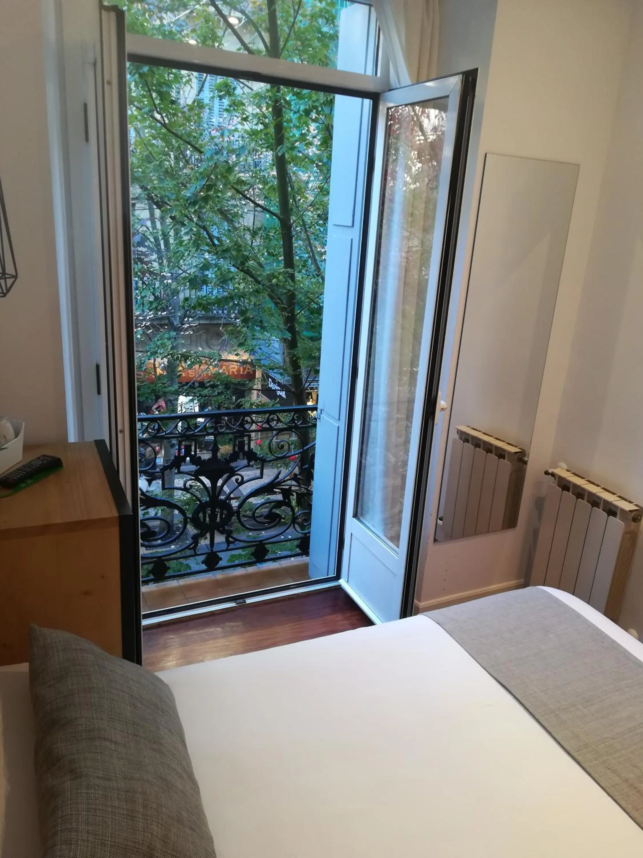 Balcony/Terrace, Bed in Pensión La Perla