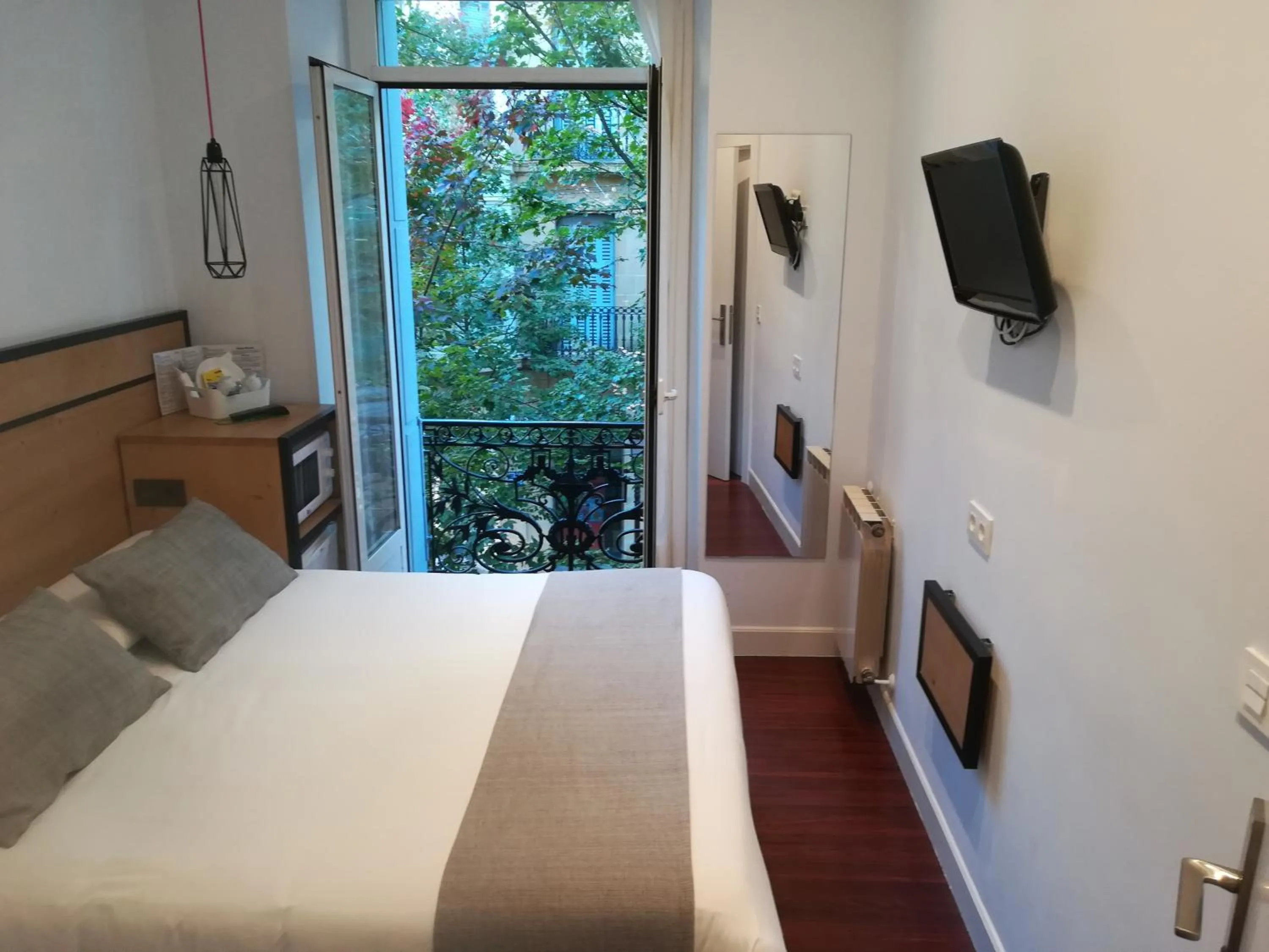 Balcony/Terrace, Bed in Pensión La Perla