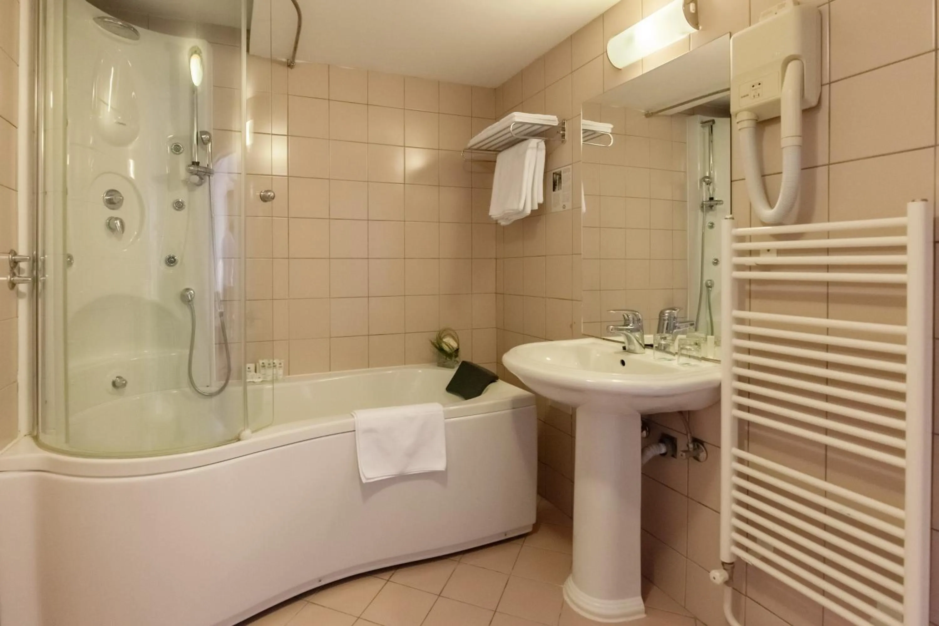 Bathroom in Hotel Jezero - Plitvice Lakes National Park