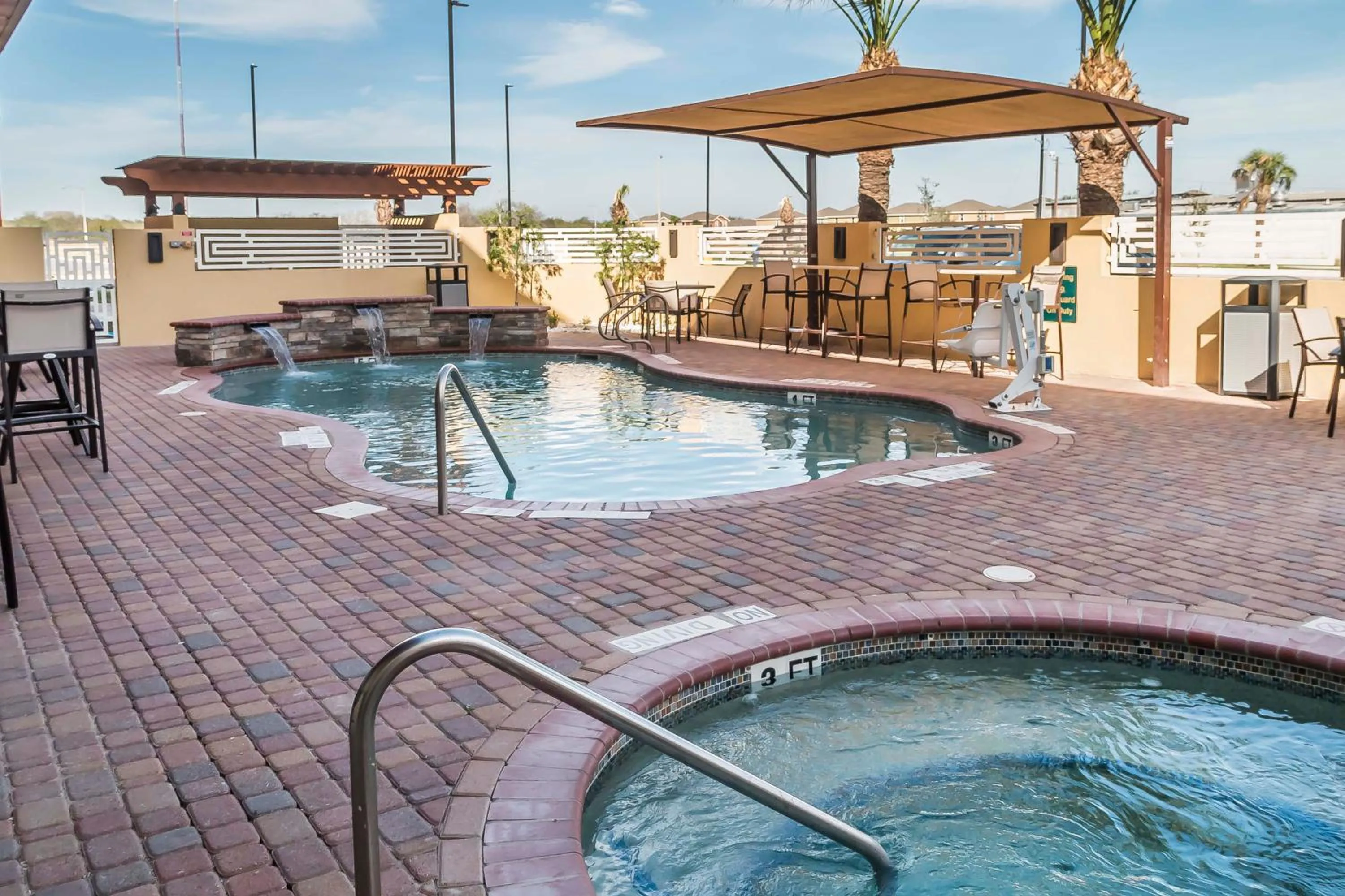 Hot Tub in MainStay Suites Edinburg South
