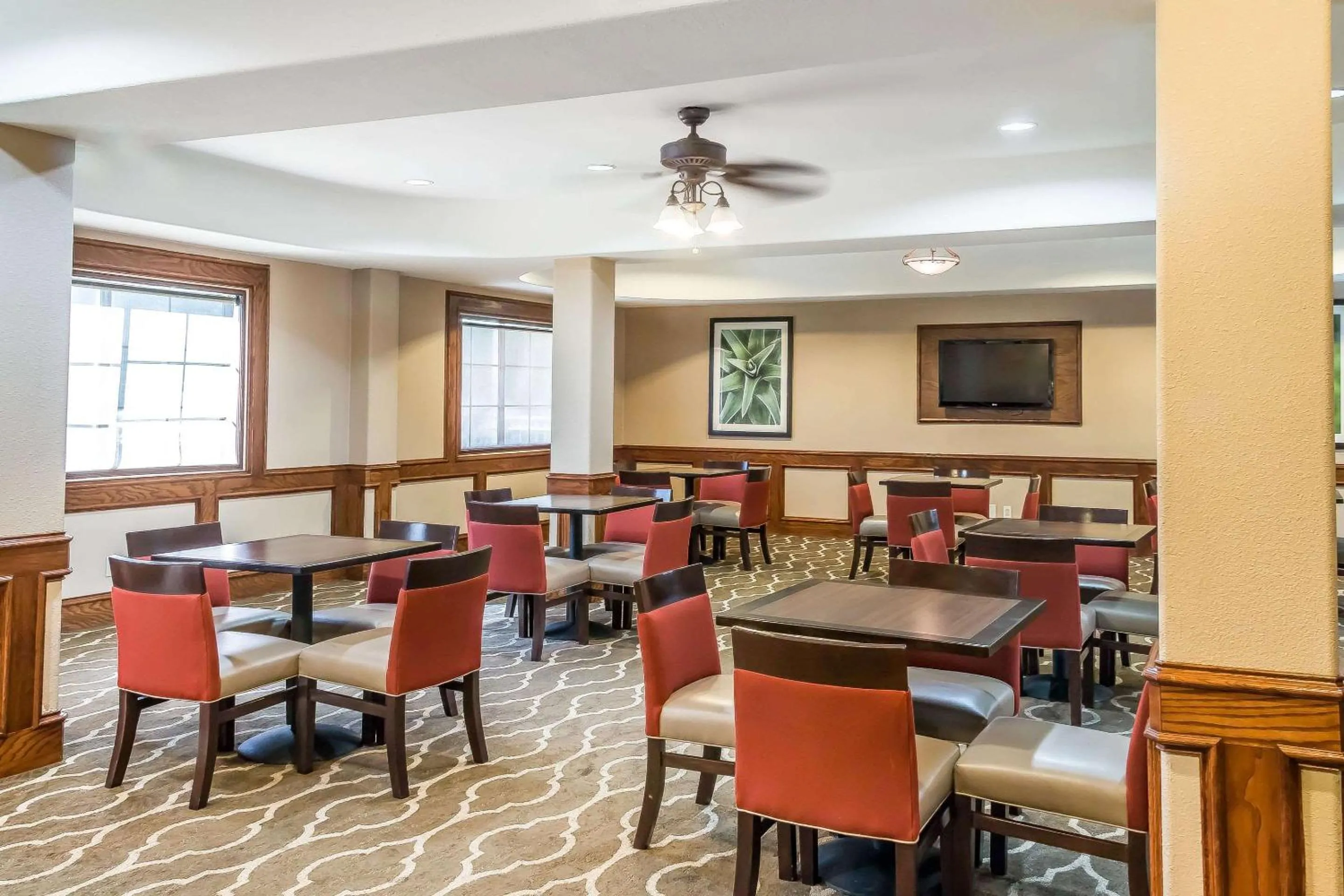 Restaurant/places to eat in MainStay Suites Edinburg South