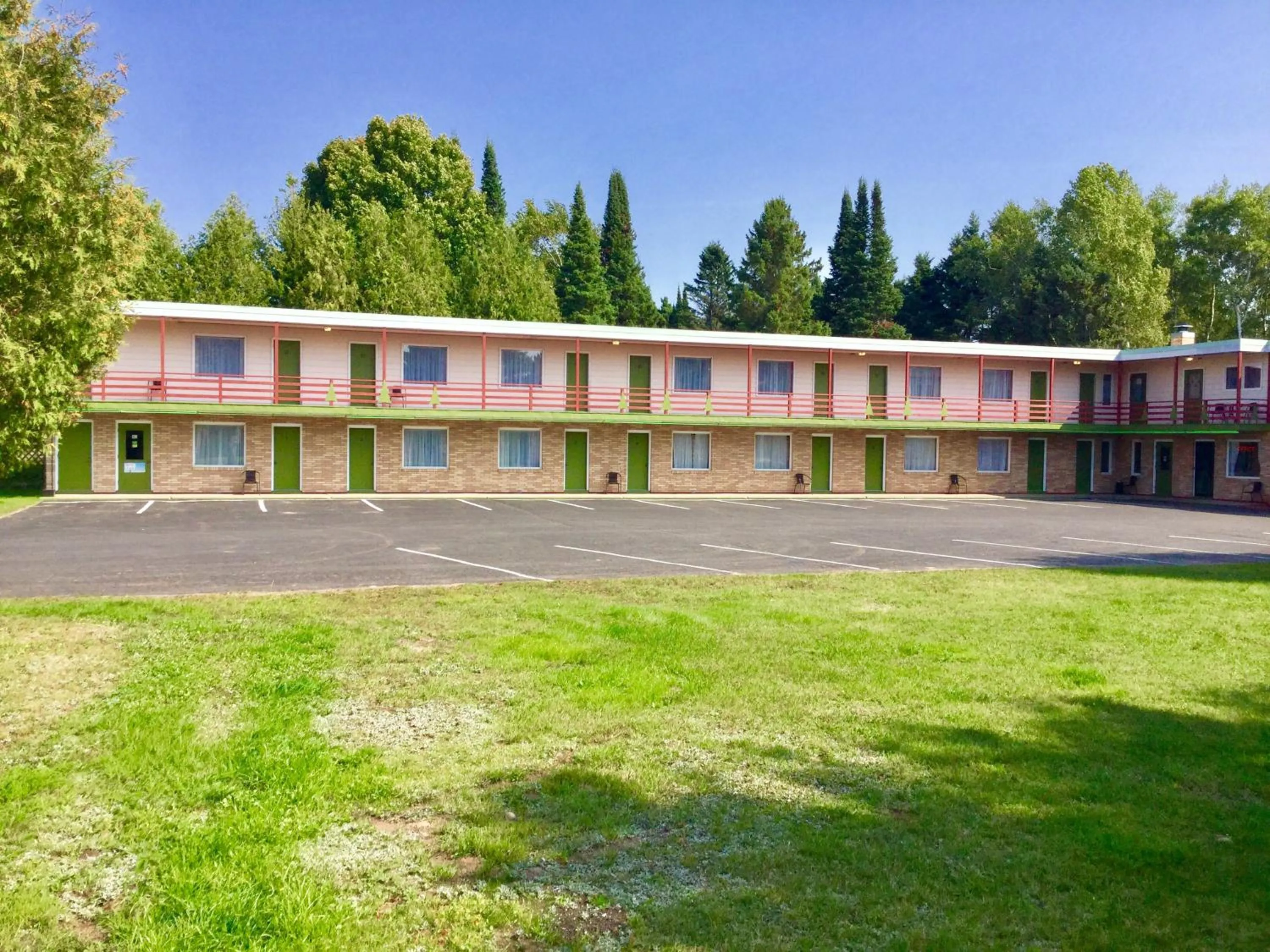 Facade/entrance in Cedars Motel