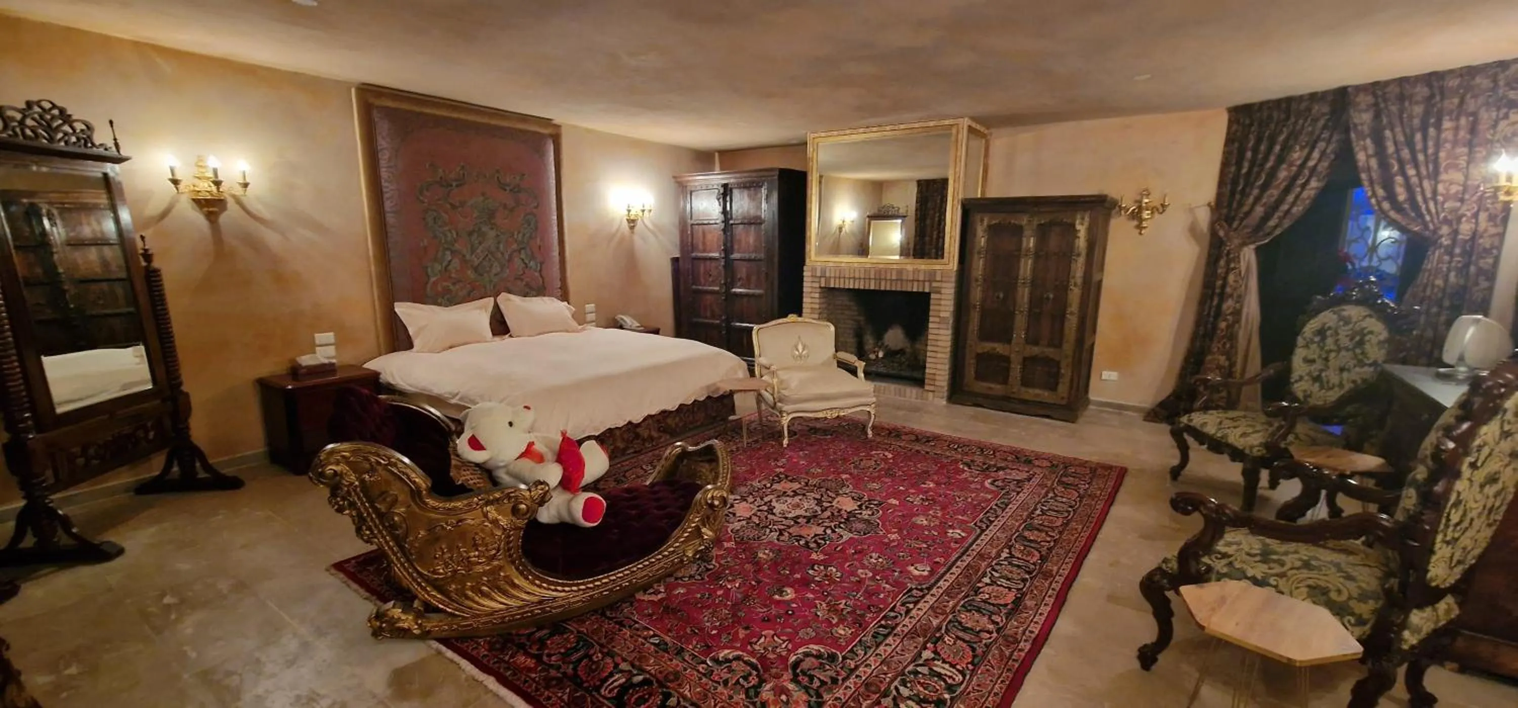 Bed in Faqra Palace