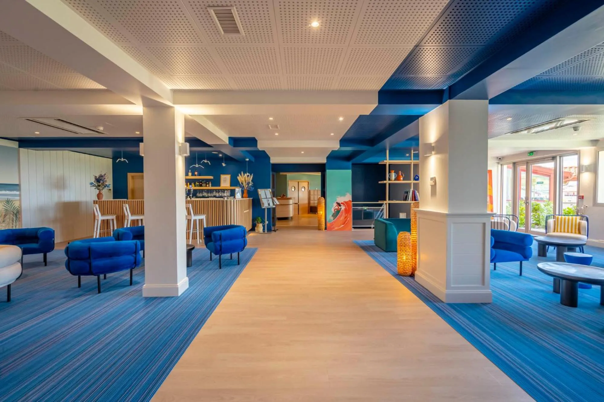 Lounge or bar in ibis Styles Biarritz Plage