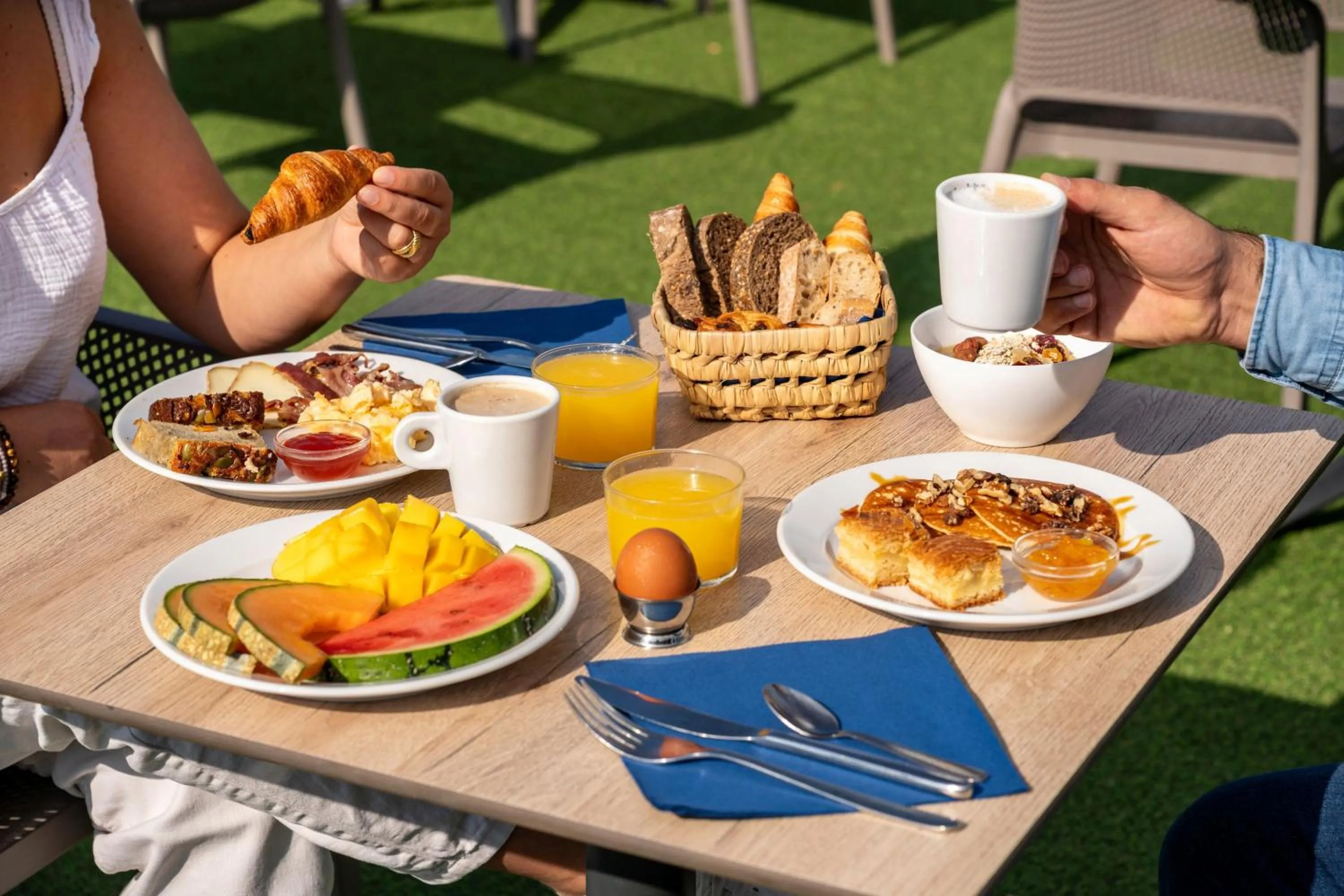 Food and drinks in ibis Styles Biarritz Plage