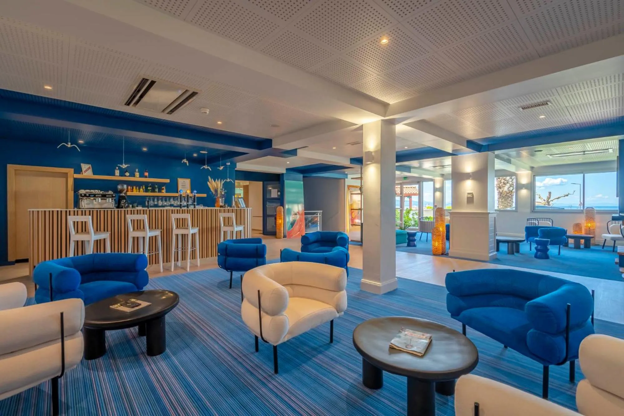 Lounge or bar in ibis Styles Biarritz Plage