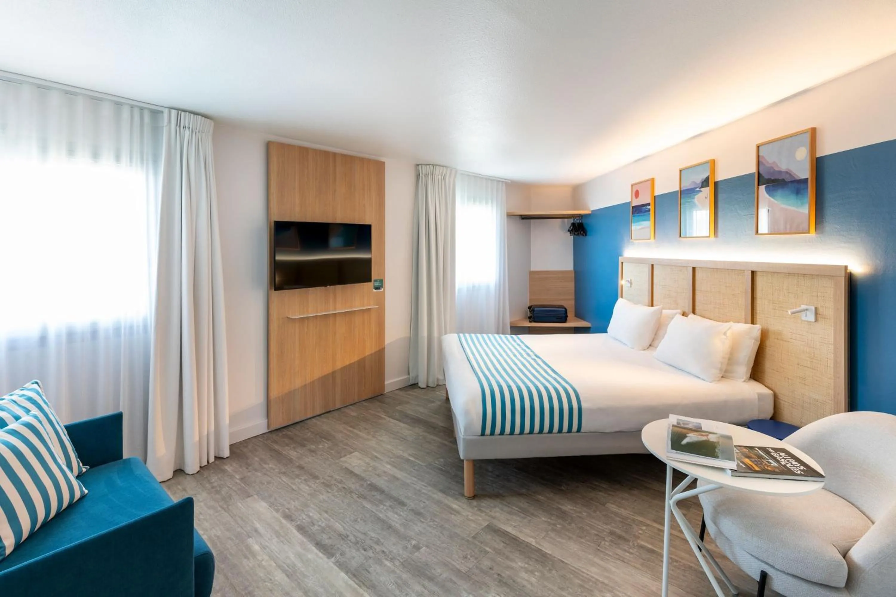 Photo of the whole room, Bed in ibis Styles Biarritz Plage