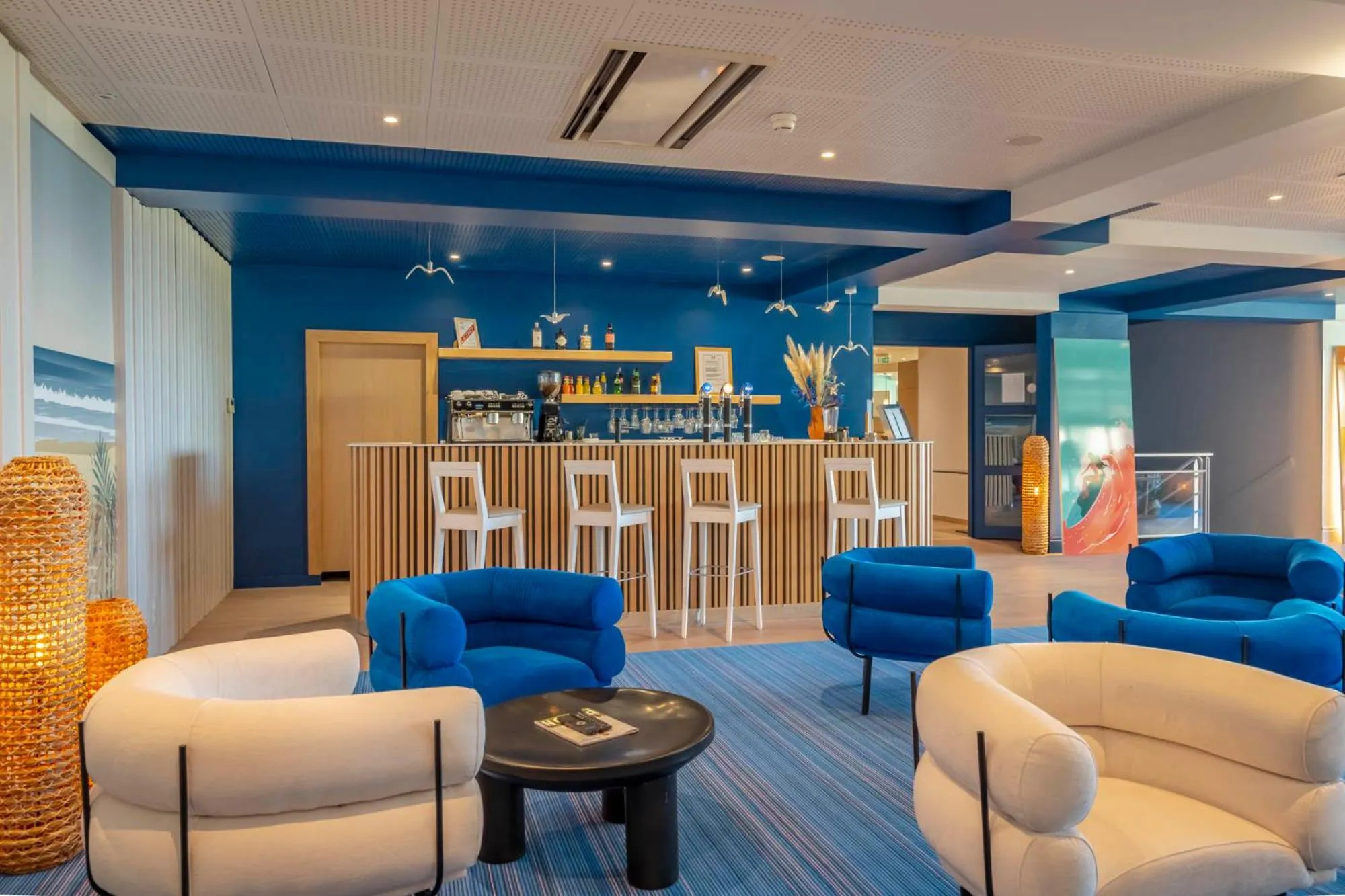 Lounge or bar in ibis Styles Biarritz Plage