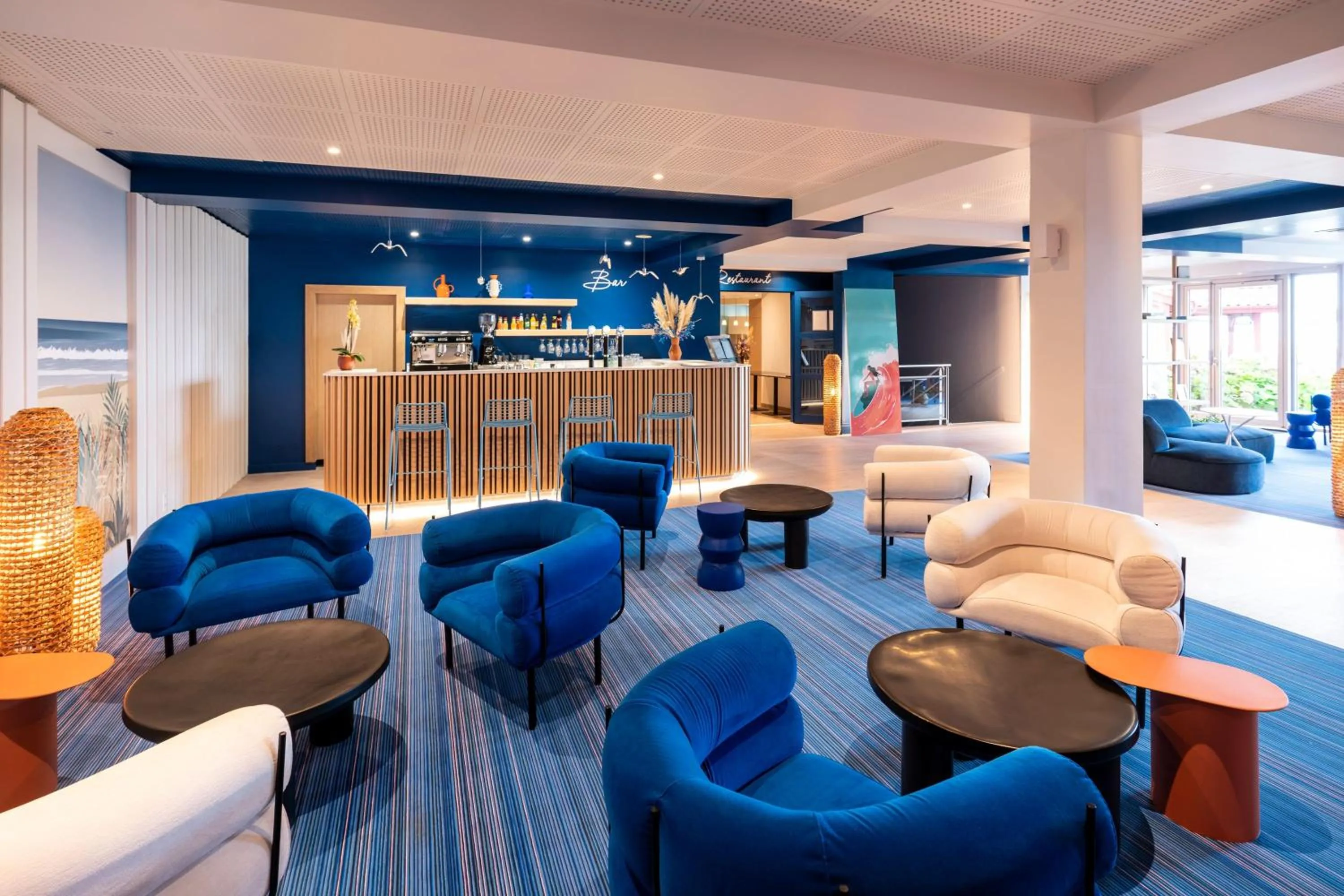 Lounge or bar in ibis Styles Biarritz Plage